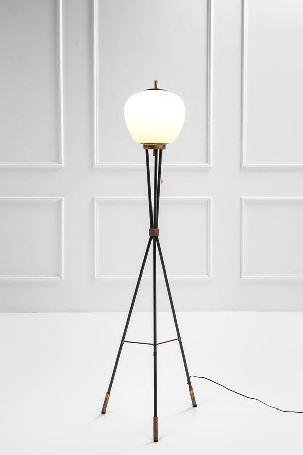 Lampada da terra a tre piedi
