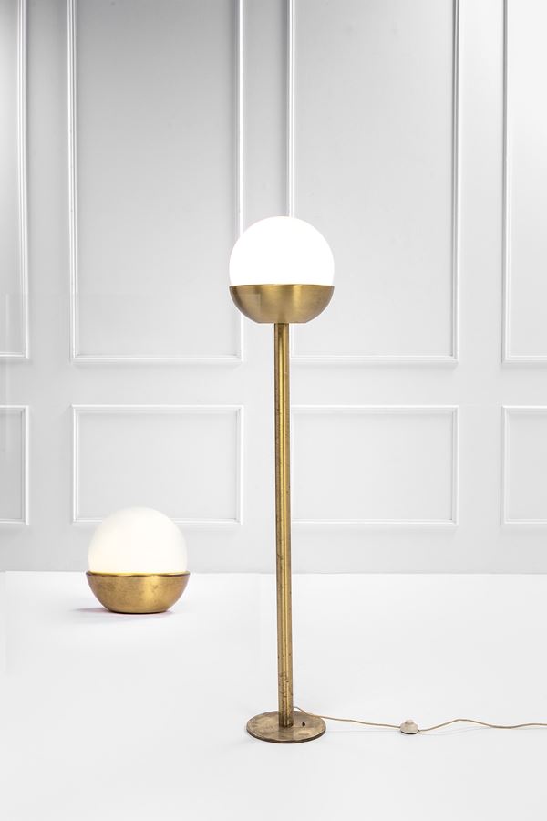 Lampada da terra e lampada da tavolo della stessa serie