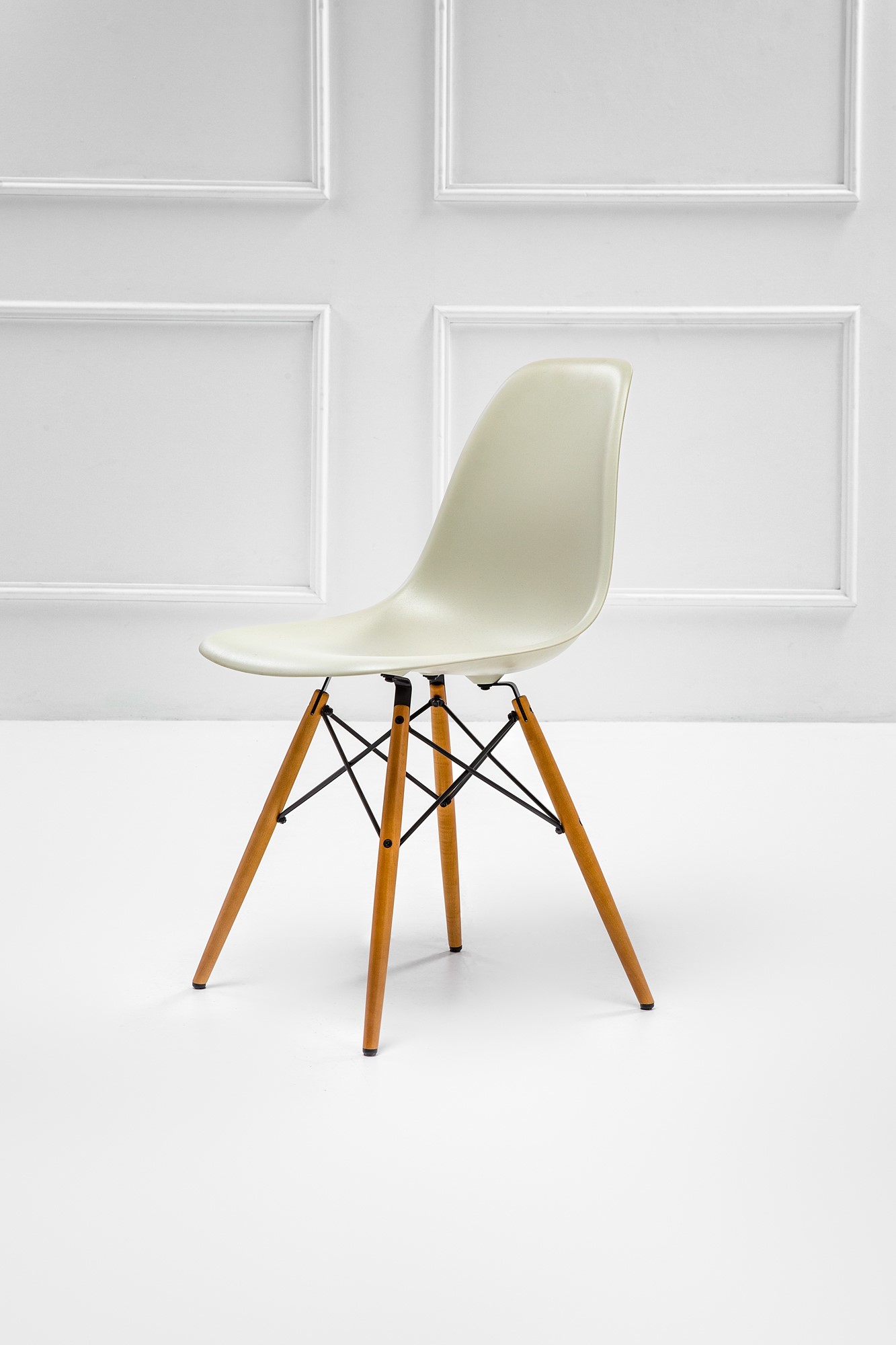 Quattro sedie mod. Plastic Side Chair