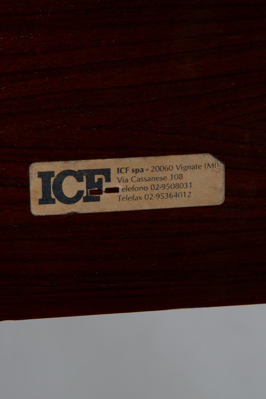 Poltrona mod. 670 e poggiapiedi mod. 671