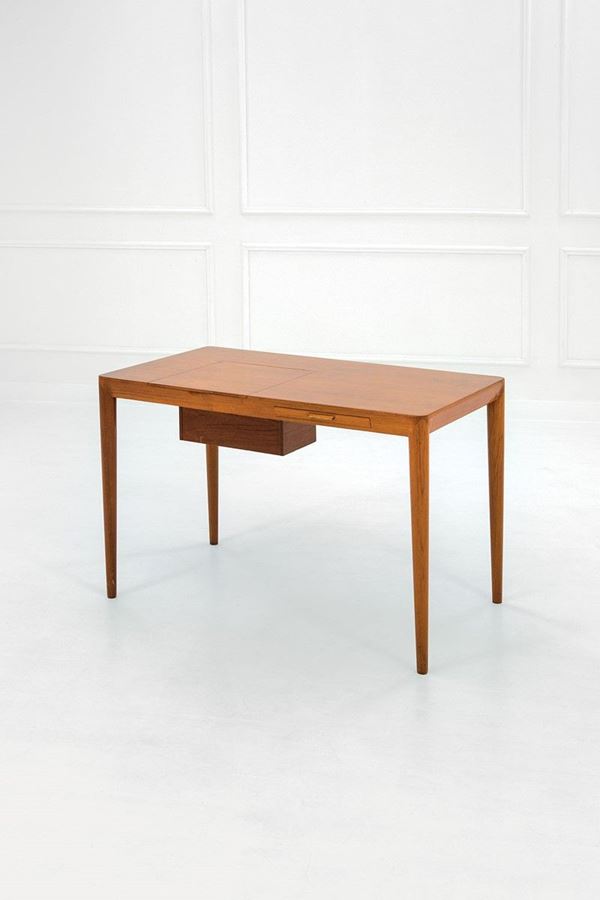 Coiffeuse
Legno di teak masse  - Asta Design - Incanto Casa d'Aste e Galleria