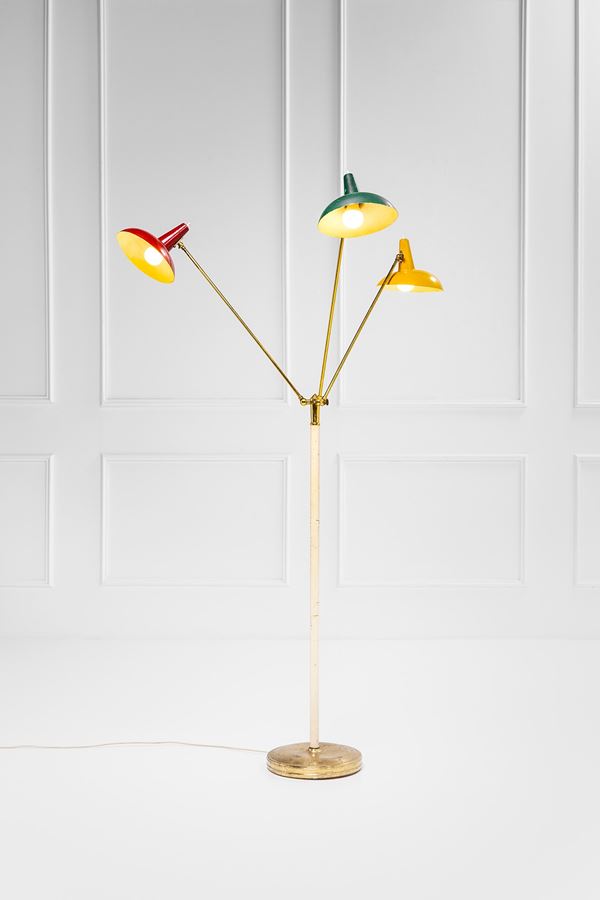 Lampada da terra con bracci orientabili