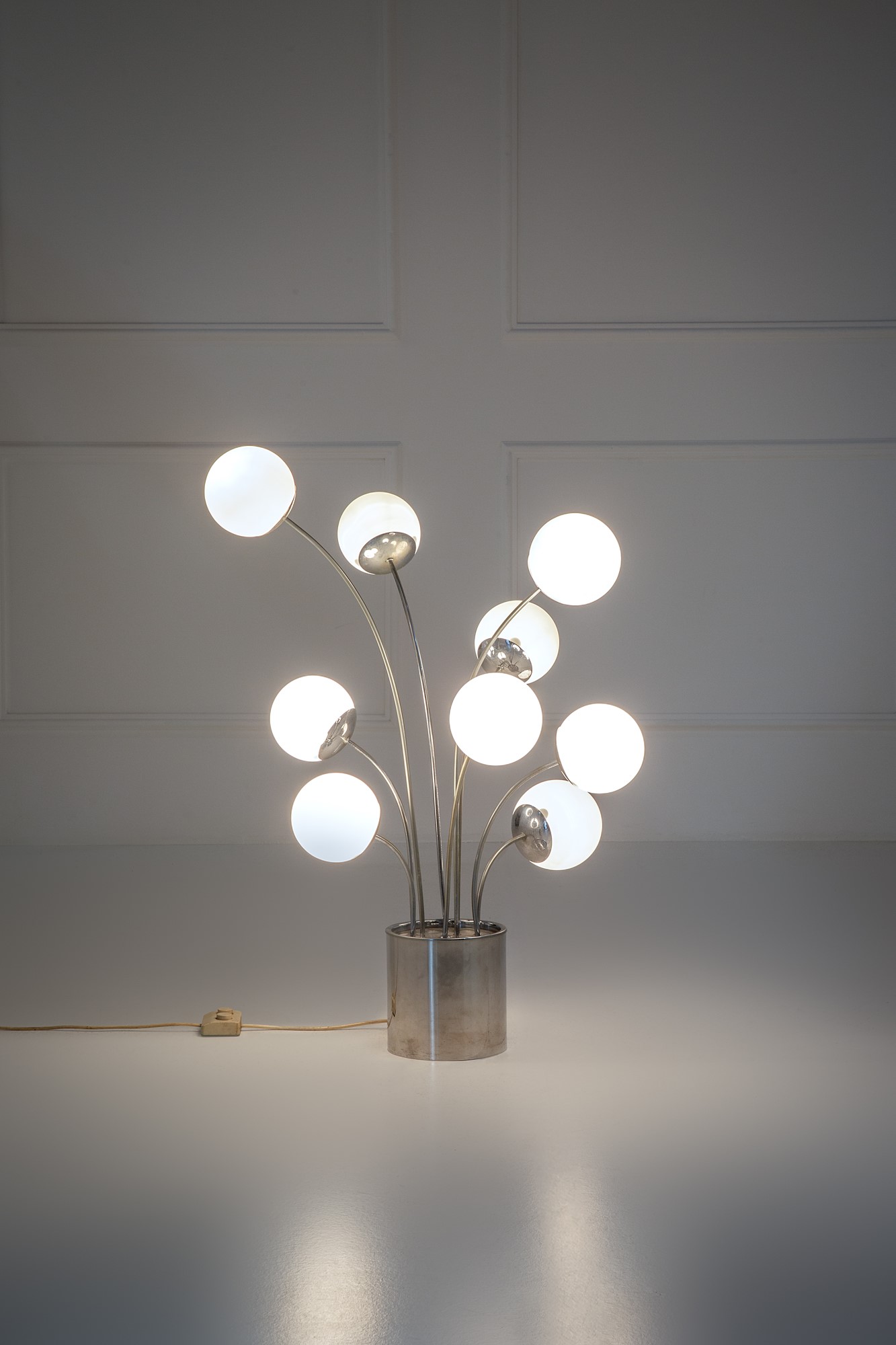 Pia Guidetti Crippa - Lampada da Terra a Nove Luci