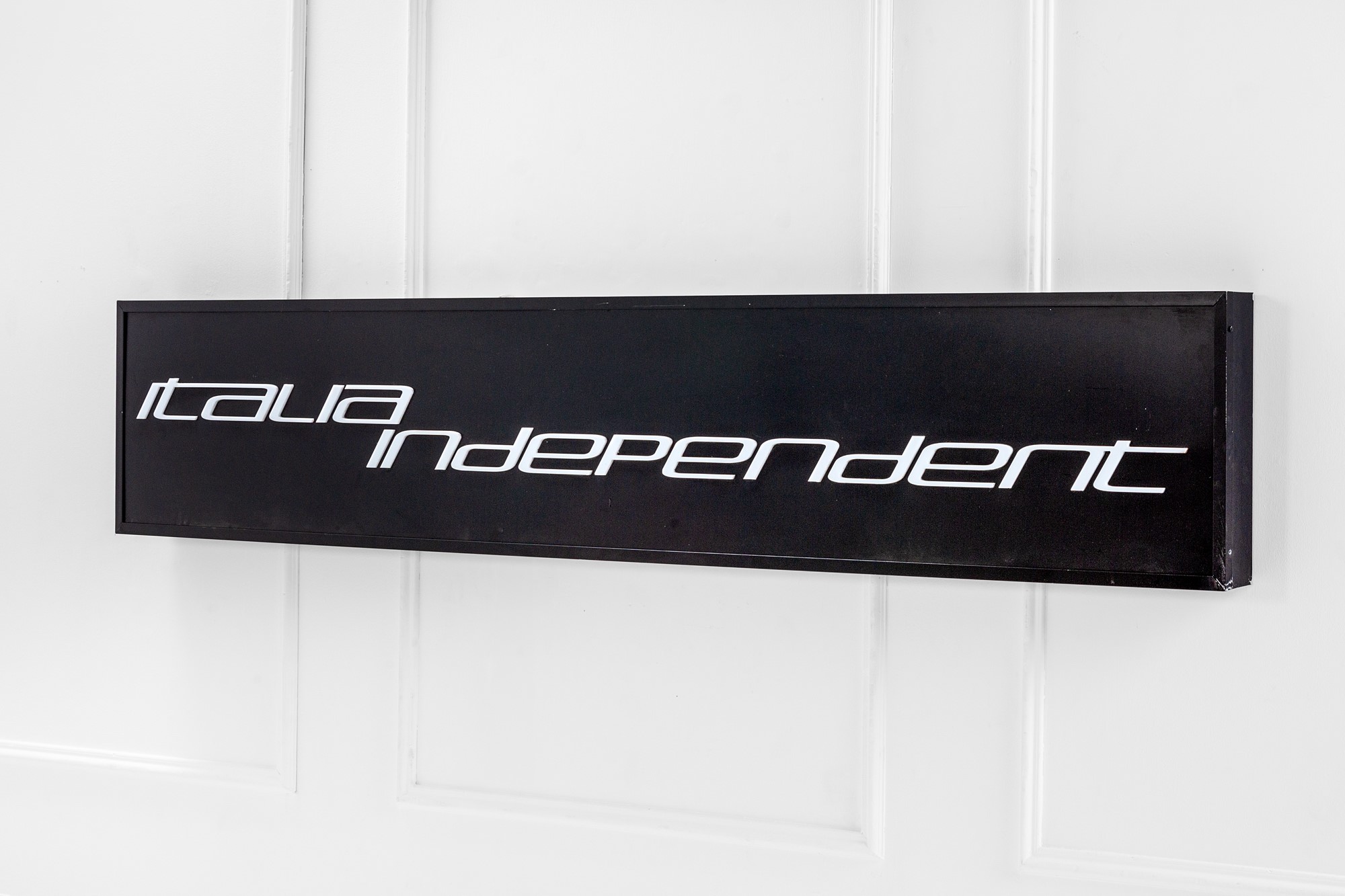 Insegna luminosa Italia Independent
