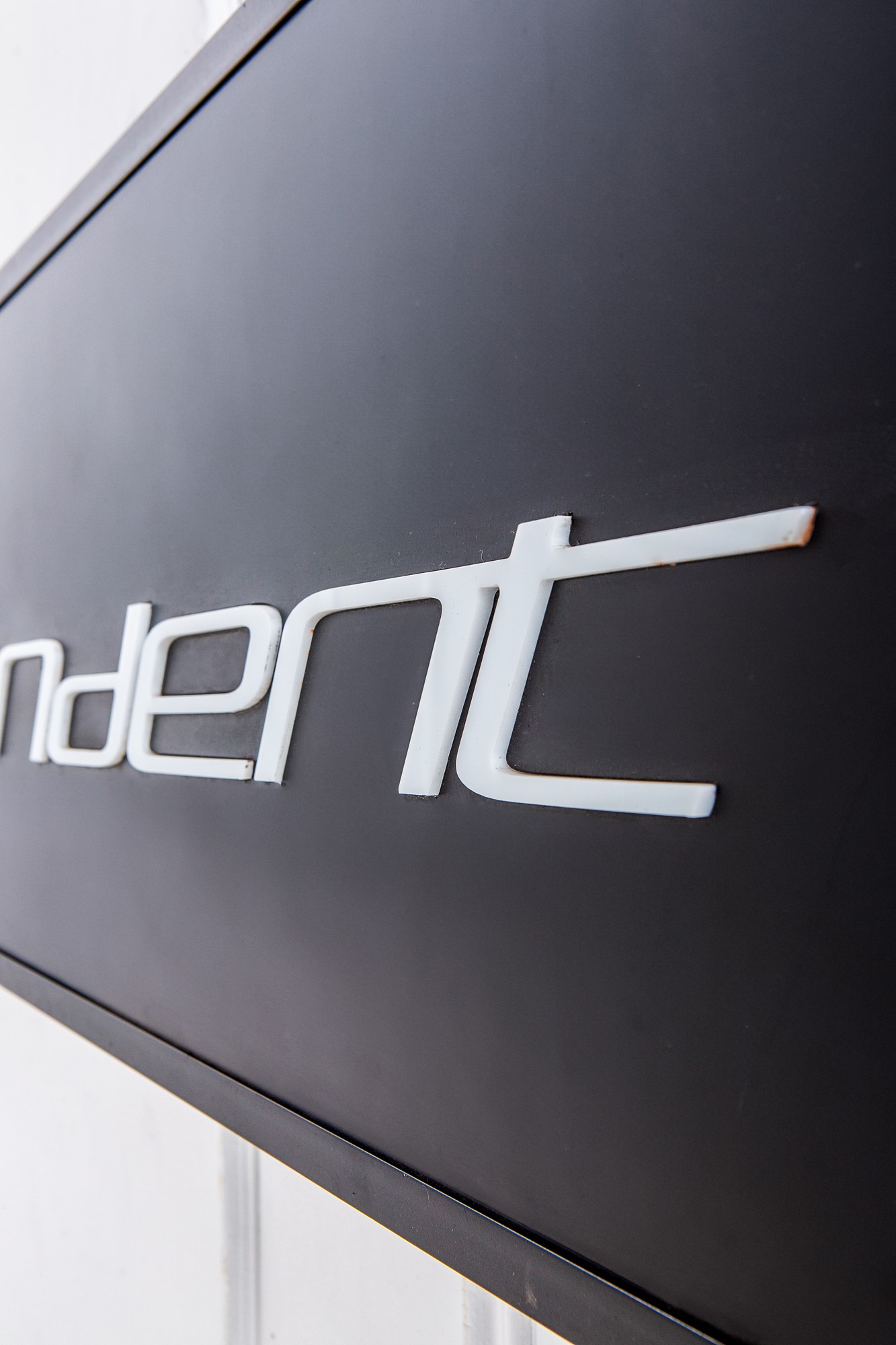 Insegna luminosa Italia Independent