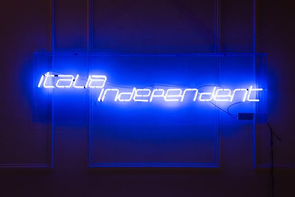 Insegna luminosa Italia Independent