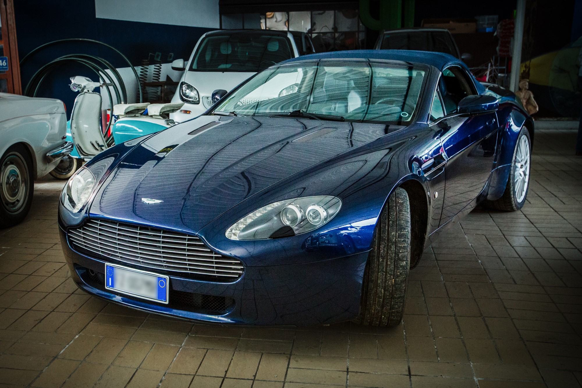 V8 Vantage Roadster