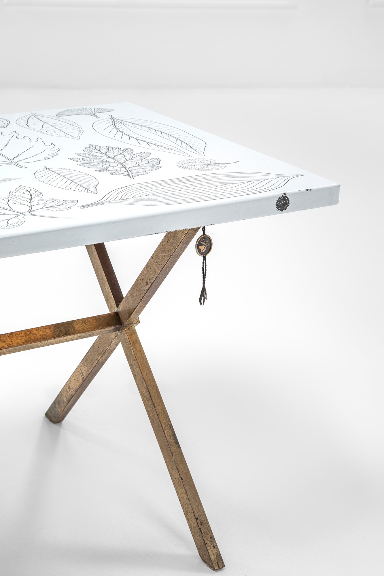 Tavolino con decoro Foglie