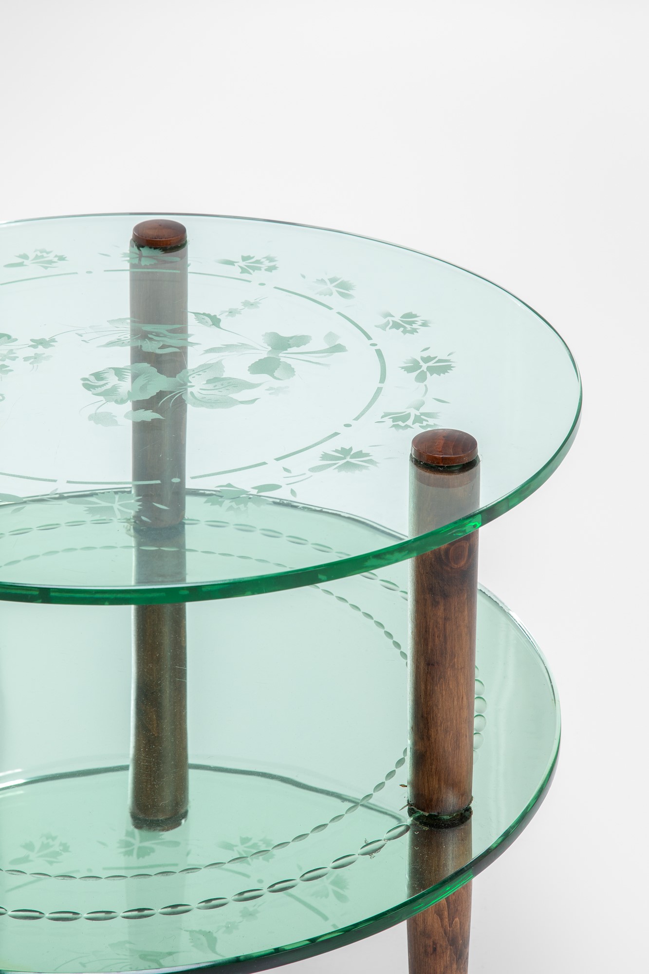 Tavolino di forma circolare a due piani