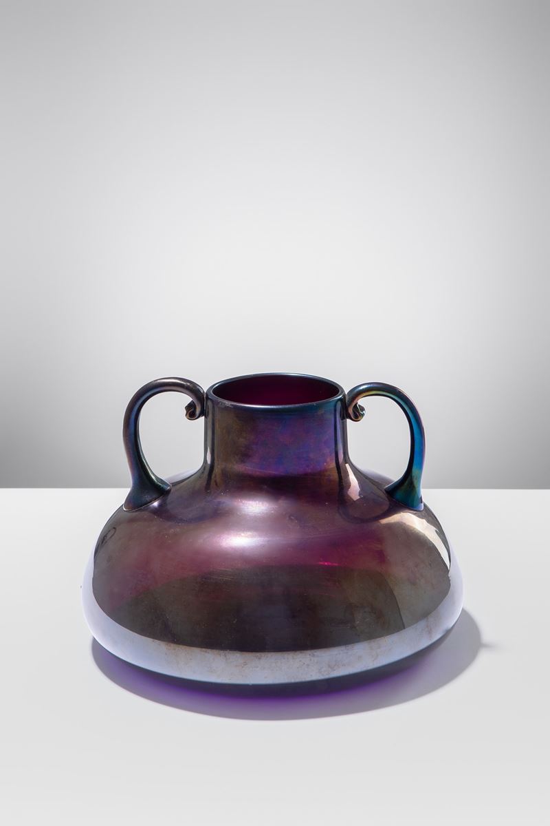 Vaso con manici fortemente iridato