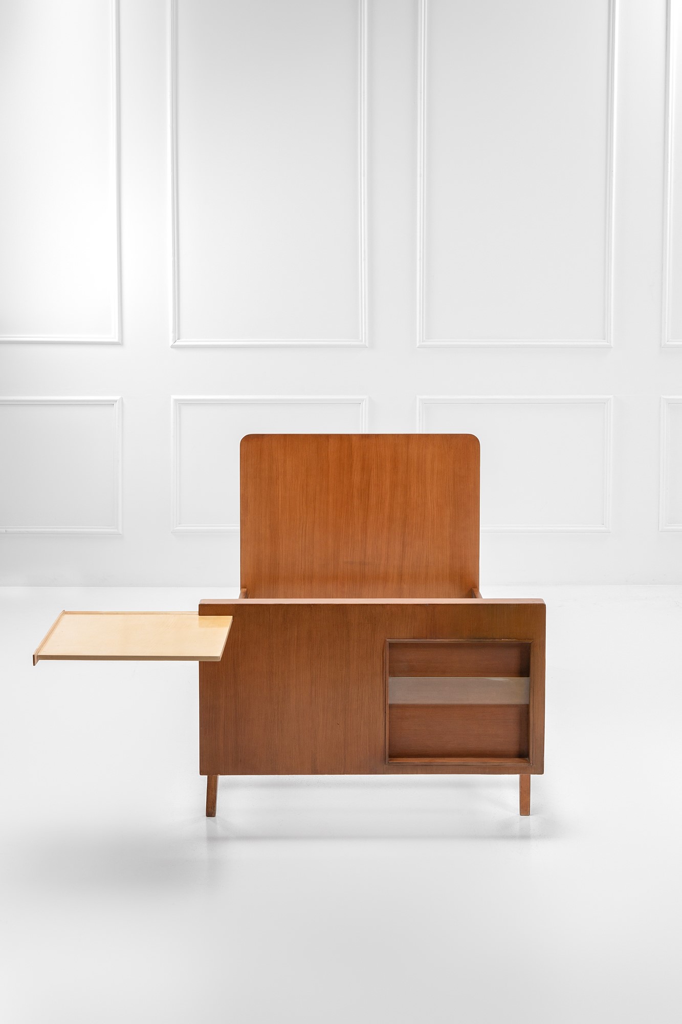 Letto con portariviste e scrittoio estraibile