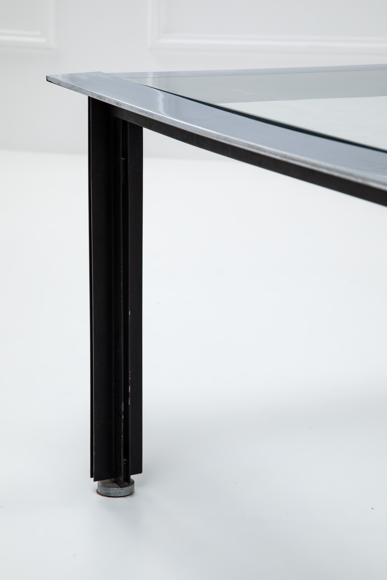 Tavolo basso della serie Fasce cromate mod. T10