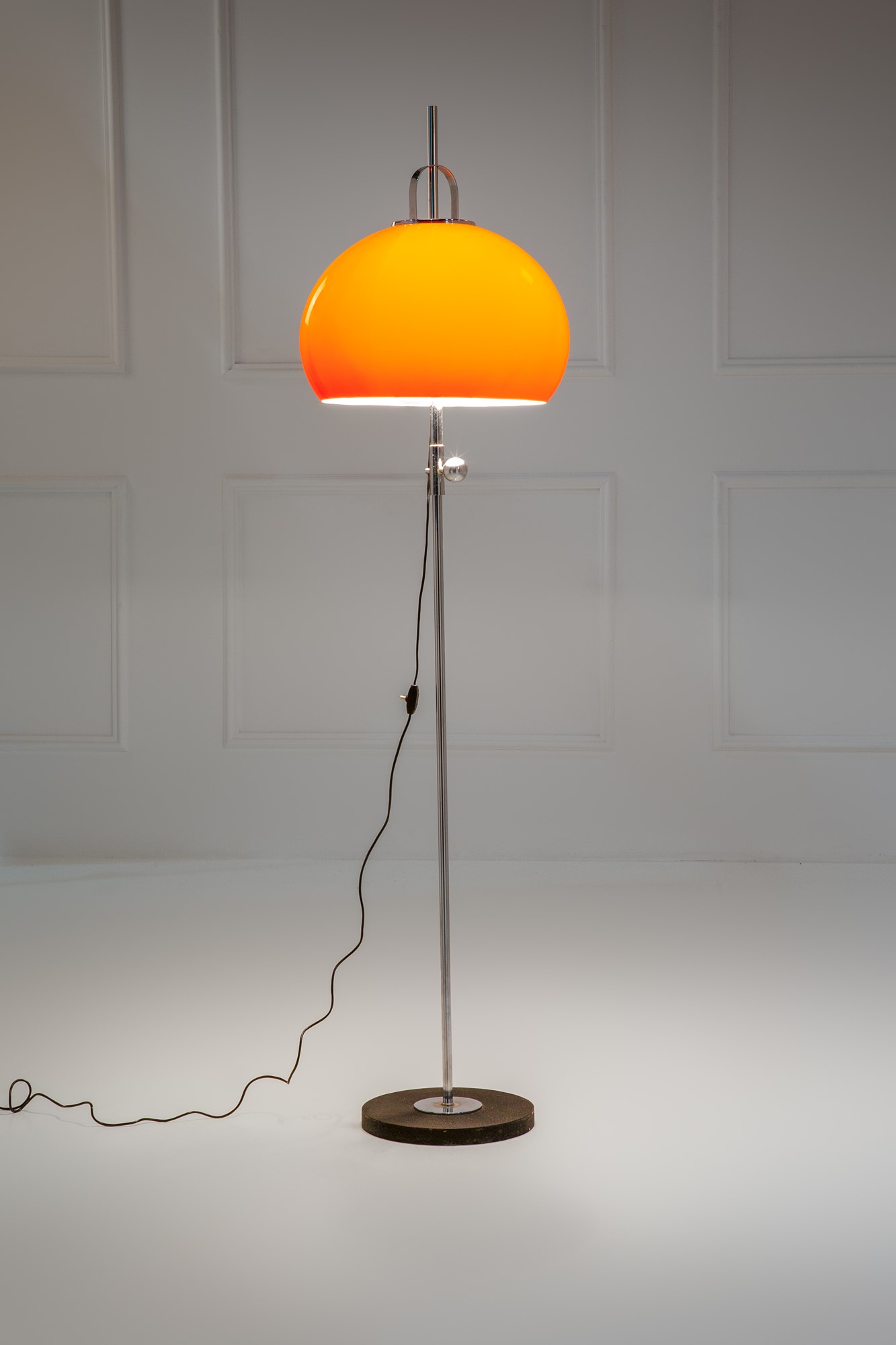 Guzzini (attr.) - Lampada da Terra