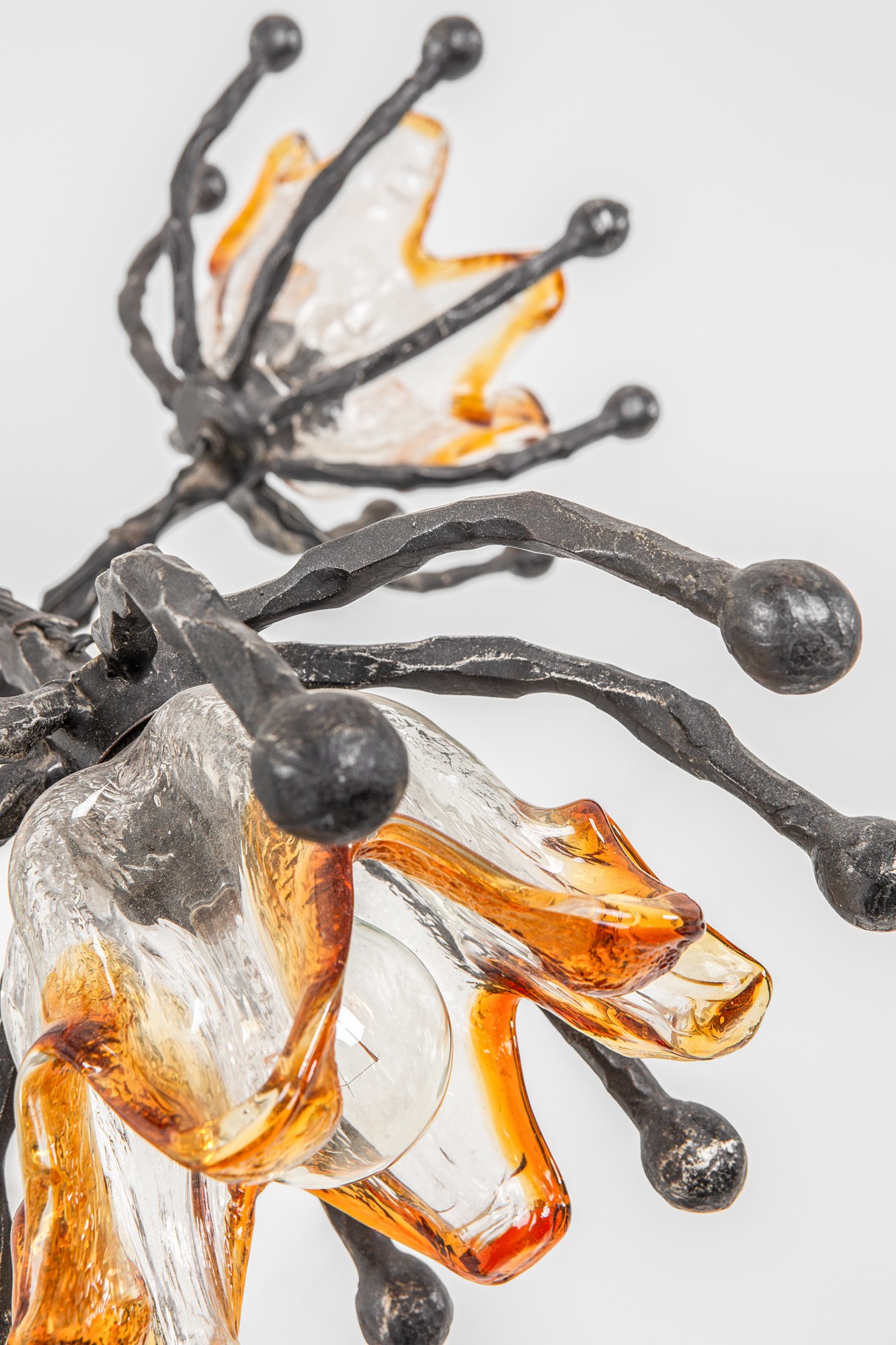 Lampada da terra brutalista