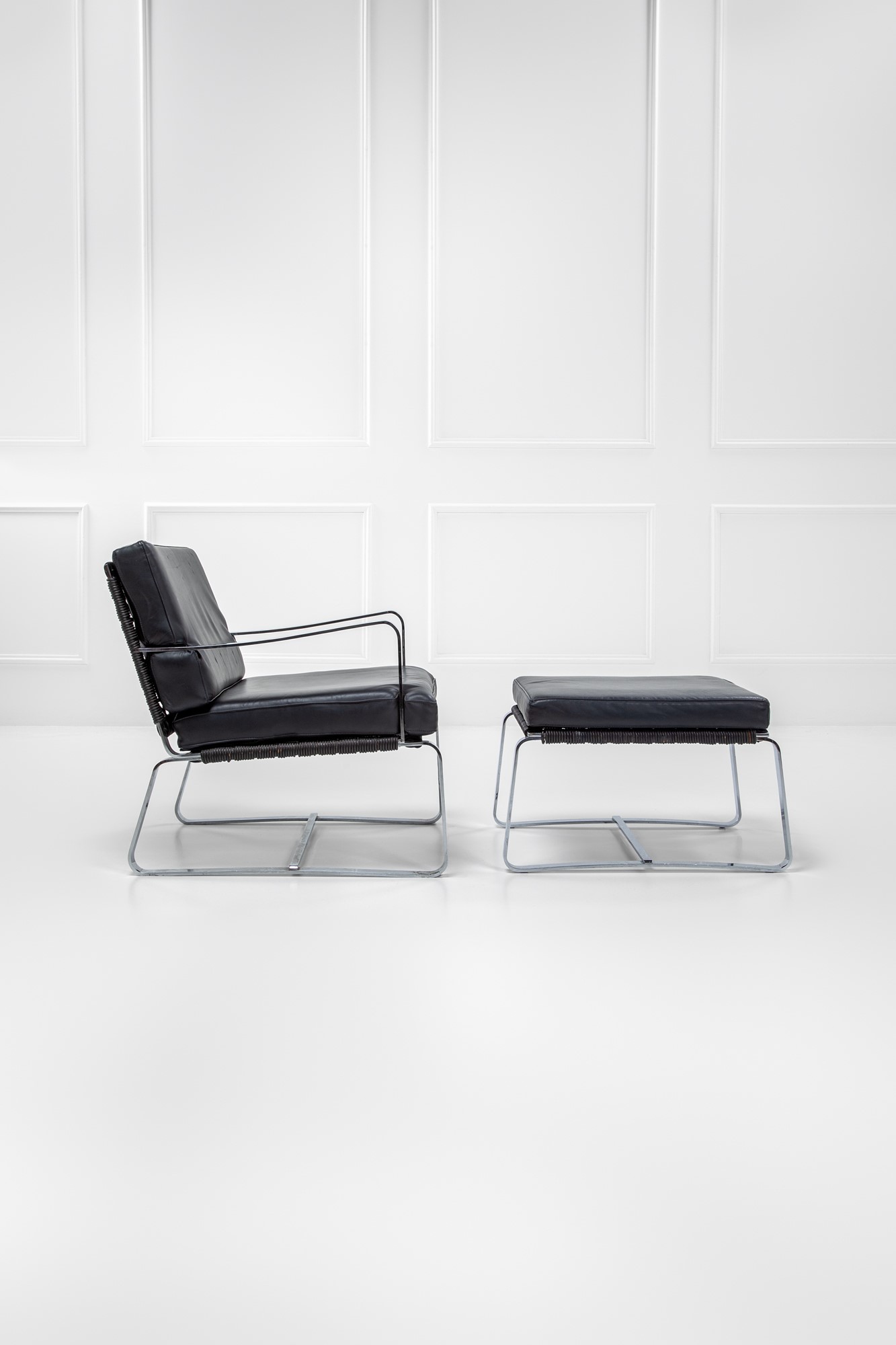 Sormani - Poltrona con Pouf della Collezione Quite