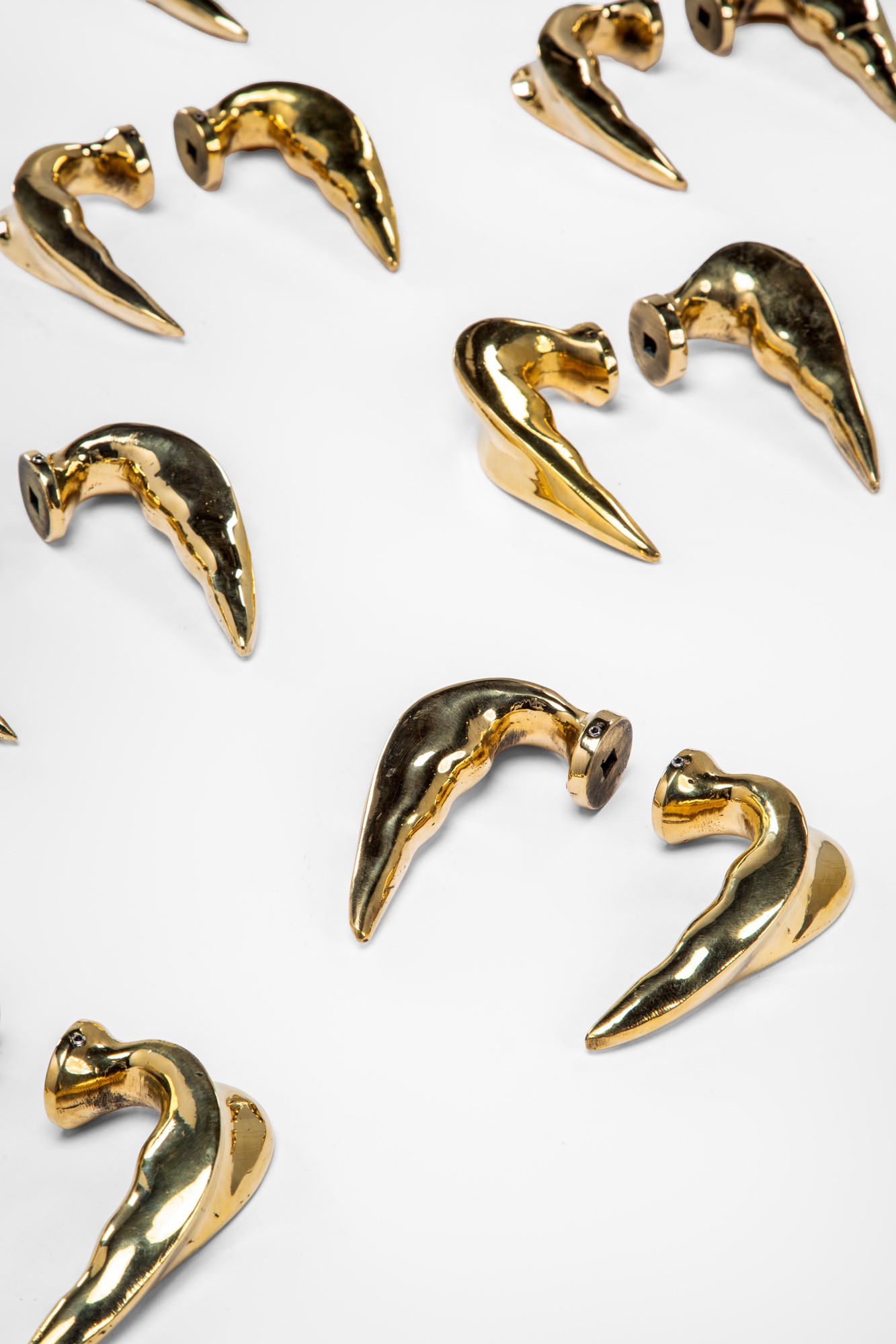 Quattordici coppie di maniglie