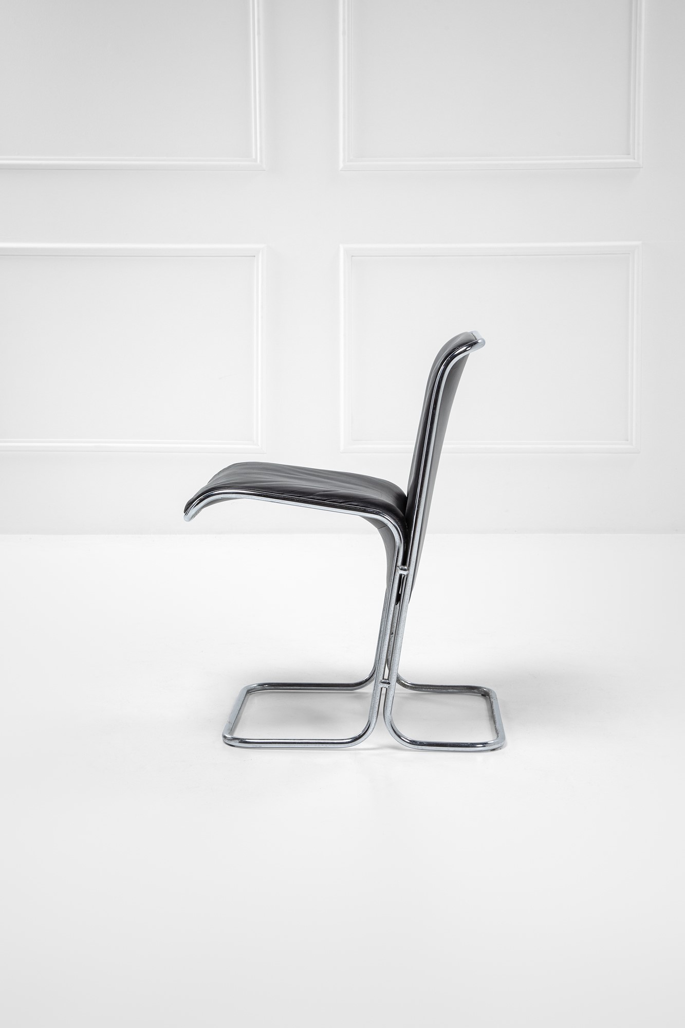 Antonio Ari Colombo - Otto Sedie Mod. Calla