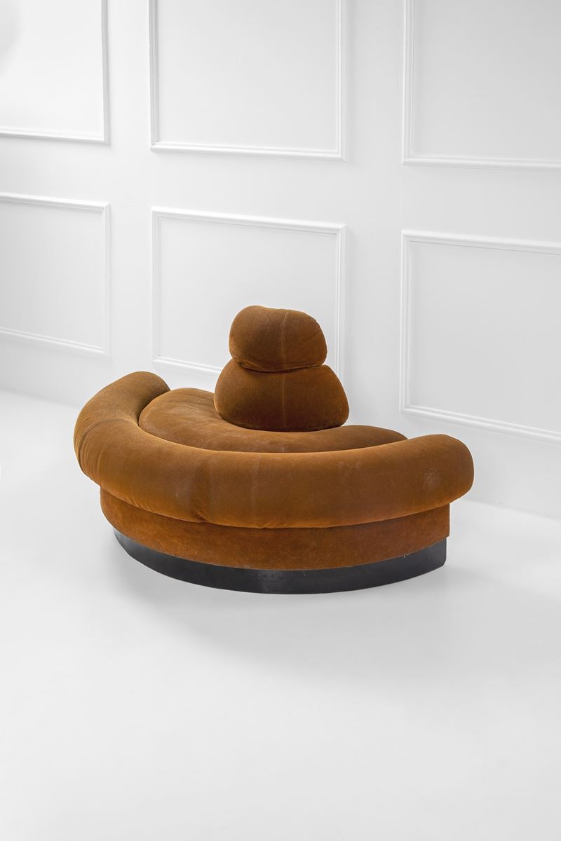 Piccolo divano semicircolare