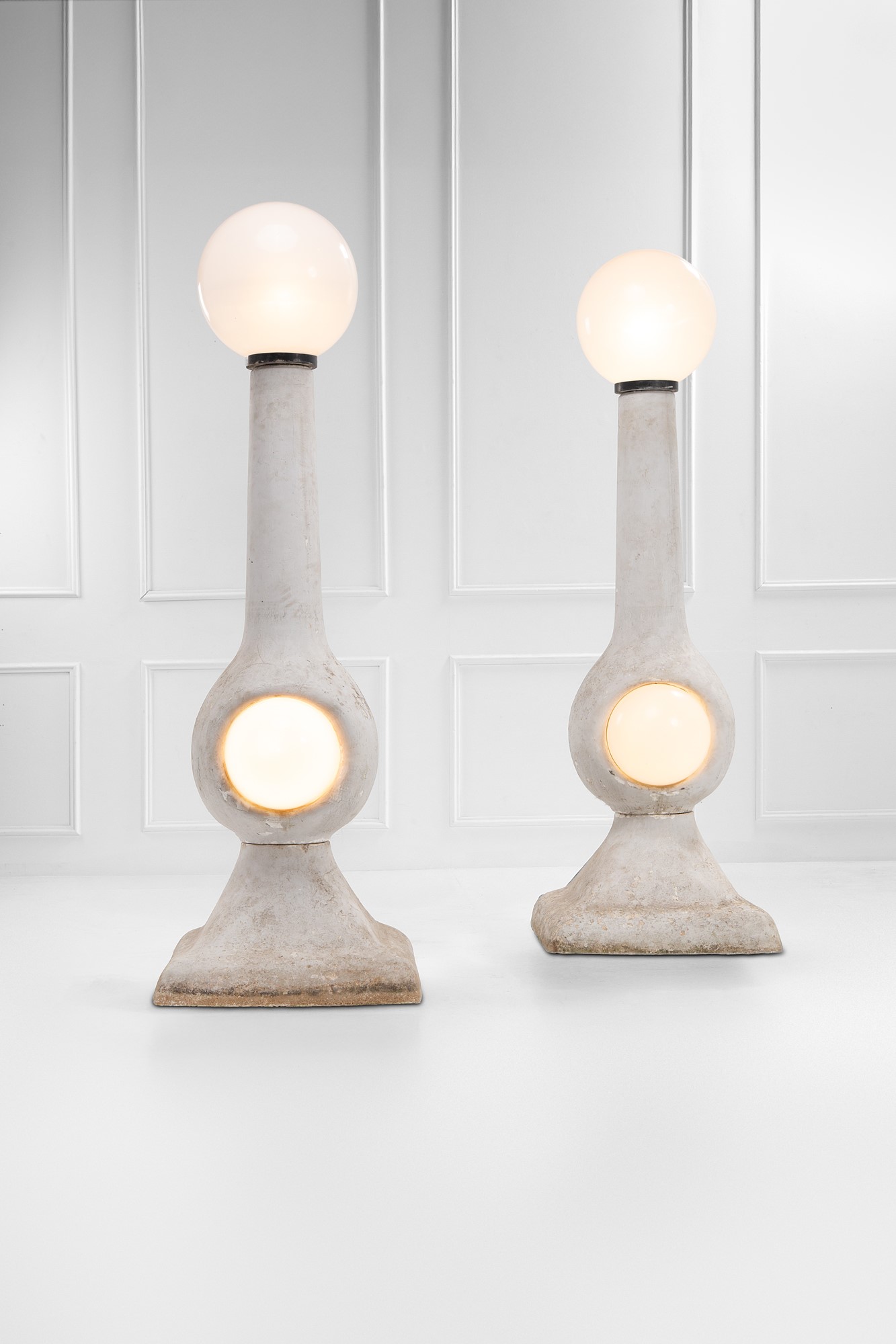 Due grandi lampade da giardino