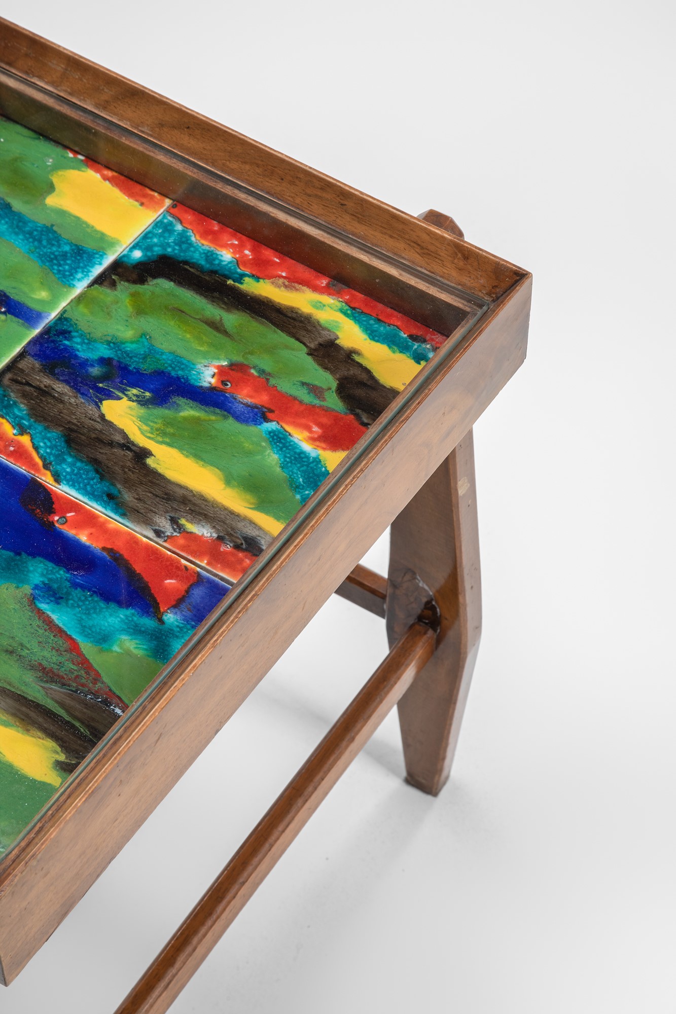 Tavolino con piano in ceramica