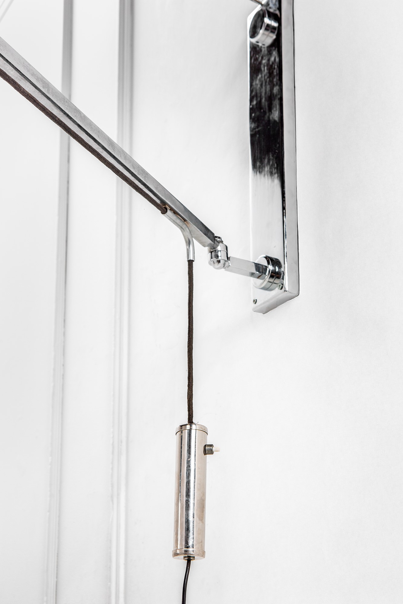 Lampada da parete con saliscendi