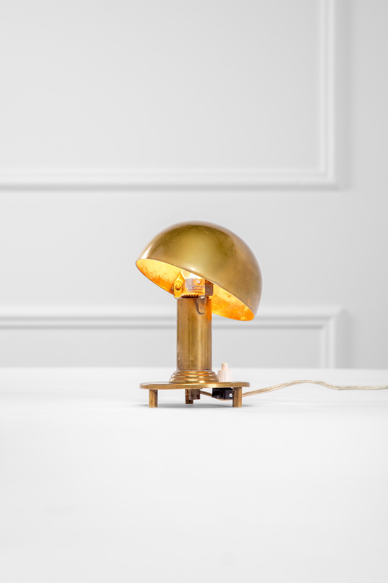 Piccola lampada da comodino