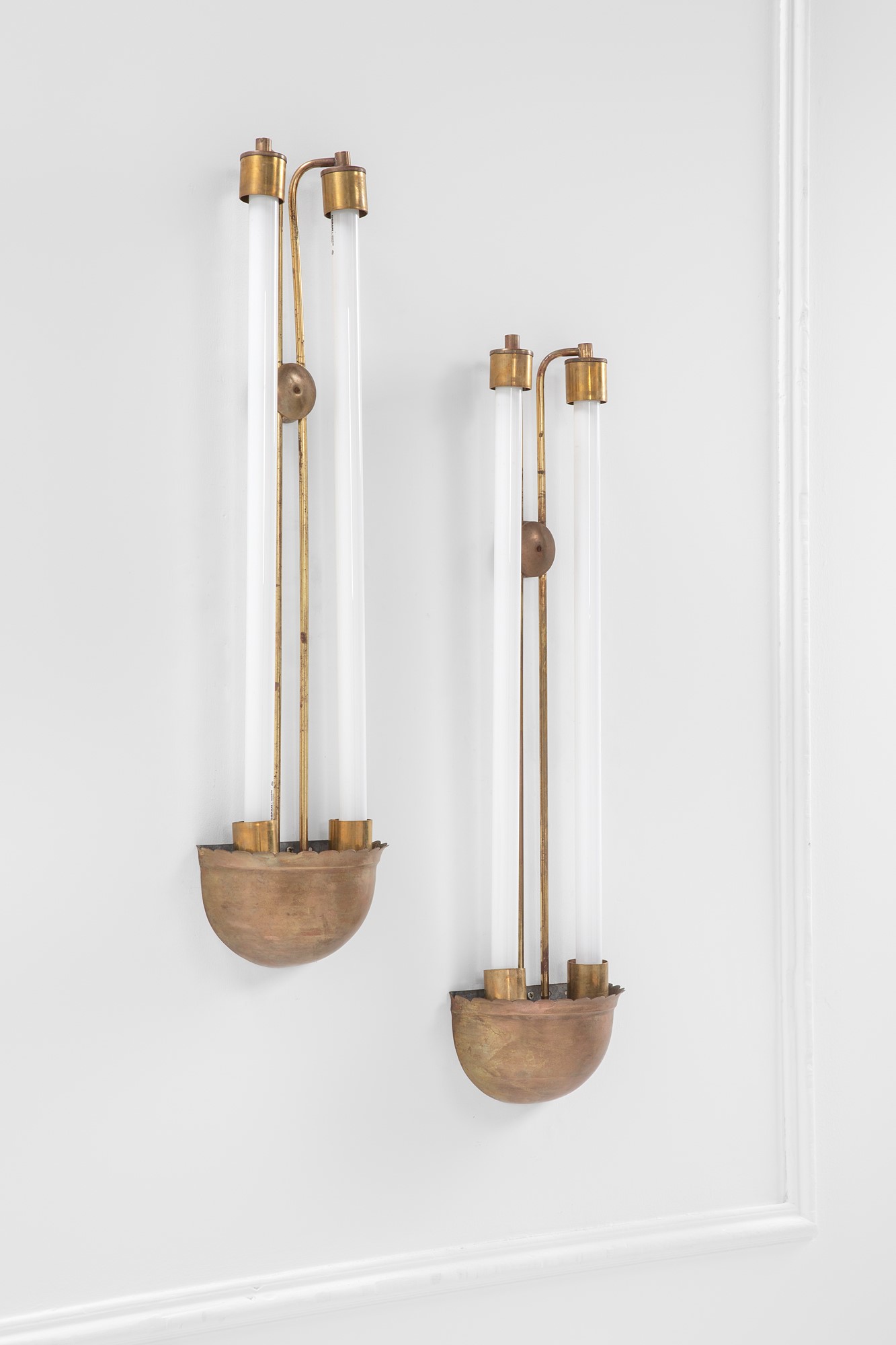 Due grandi lampade da parete per teatro