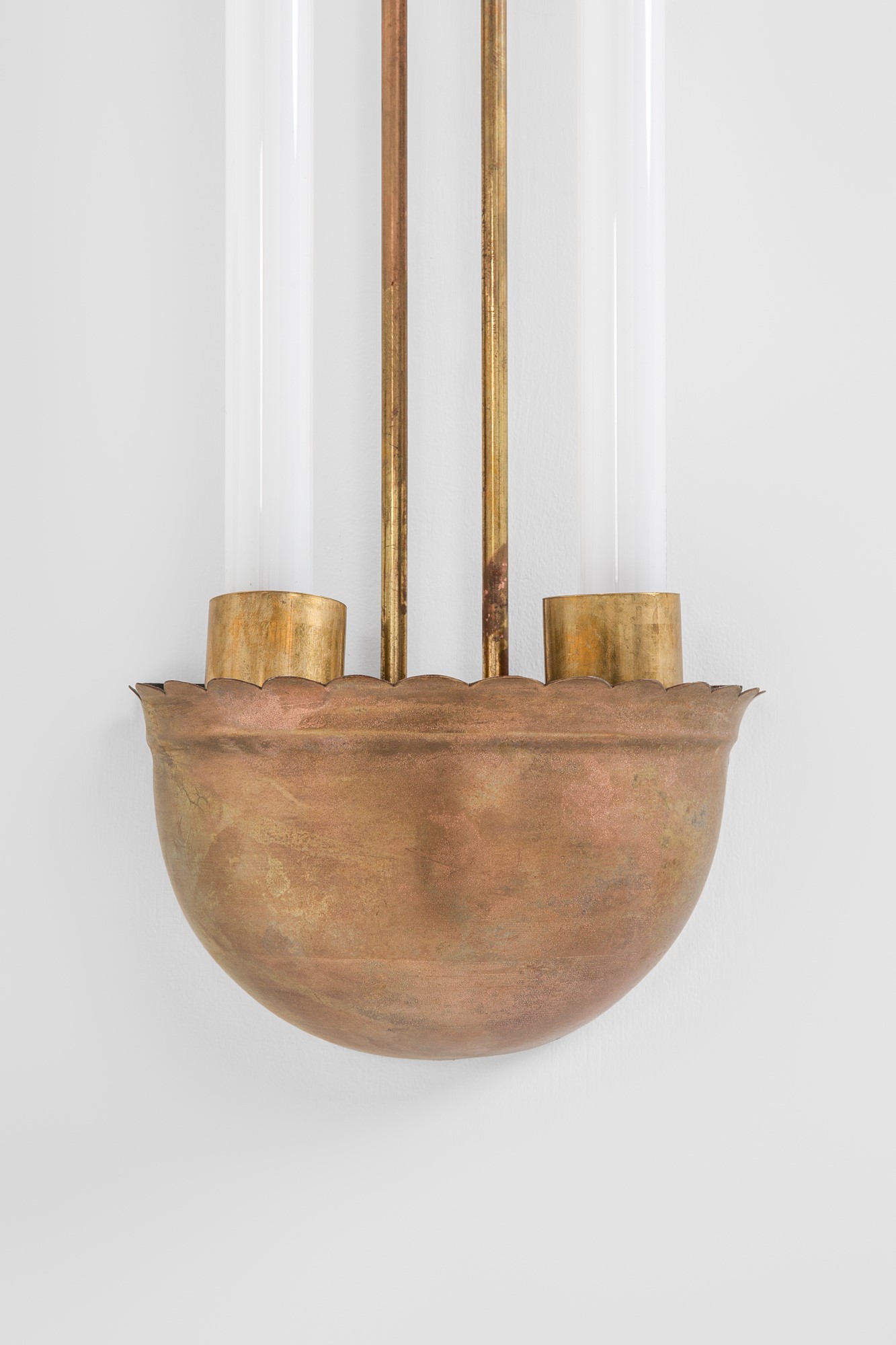 Due grandi lampade da parete per teatro