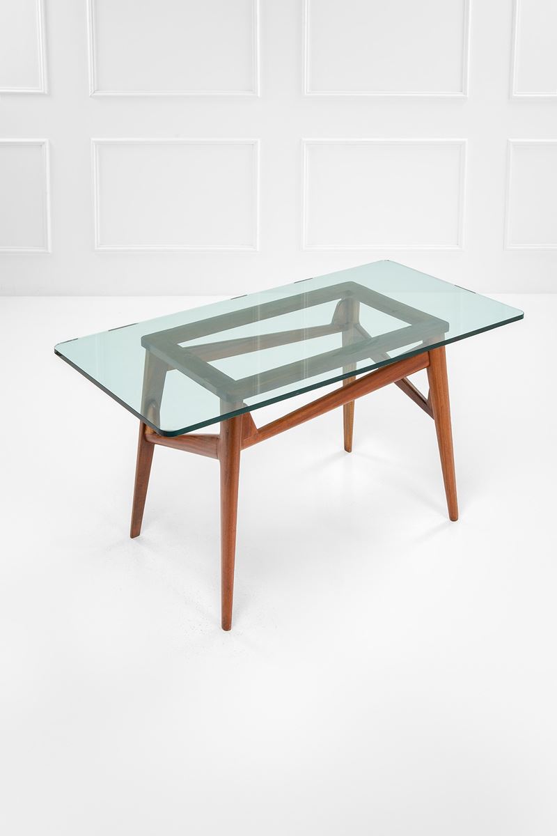 Tavolo dalle forme organiche