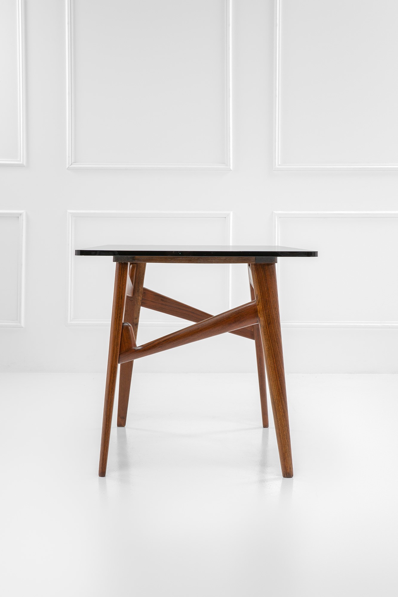 Tavolo dalle forme organiche