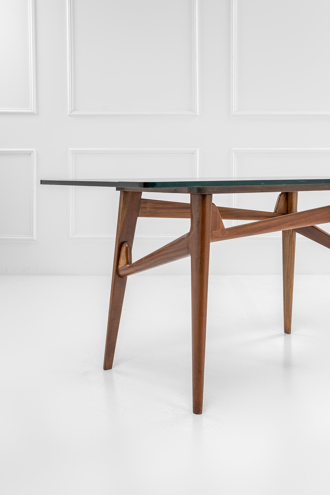 Tavolo dalle forme organiche