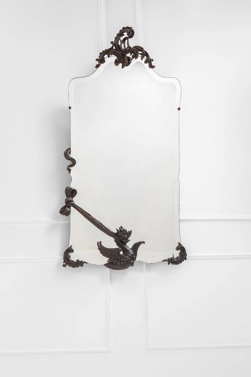 Specchio con scultura di drago