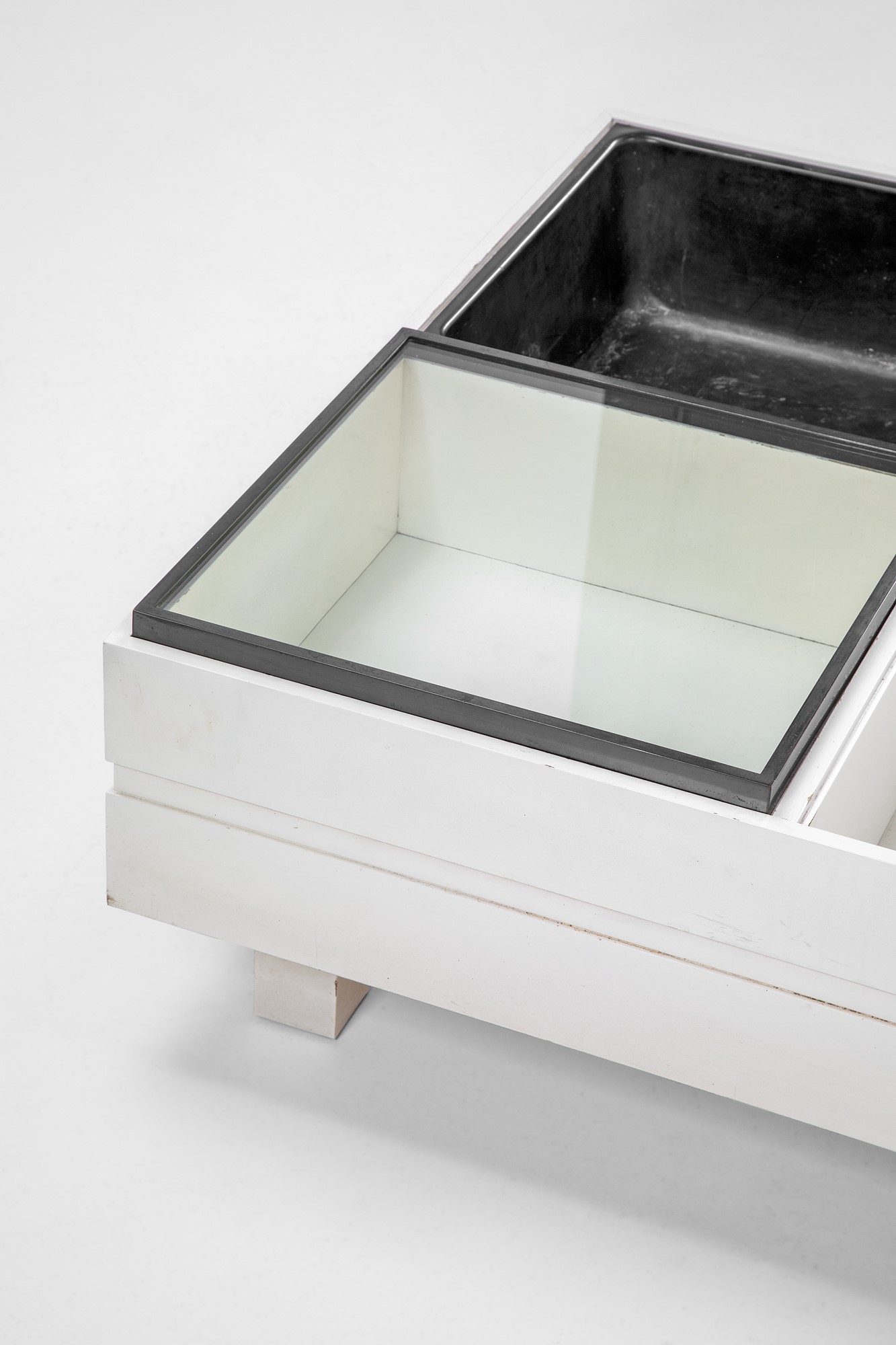 Tavolo basso a quattro scomparti