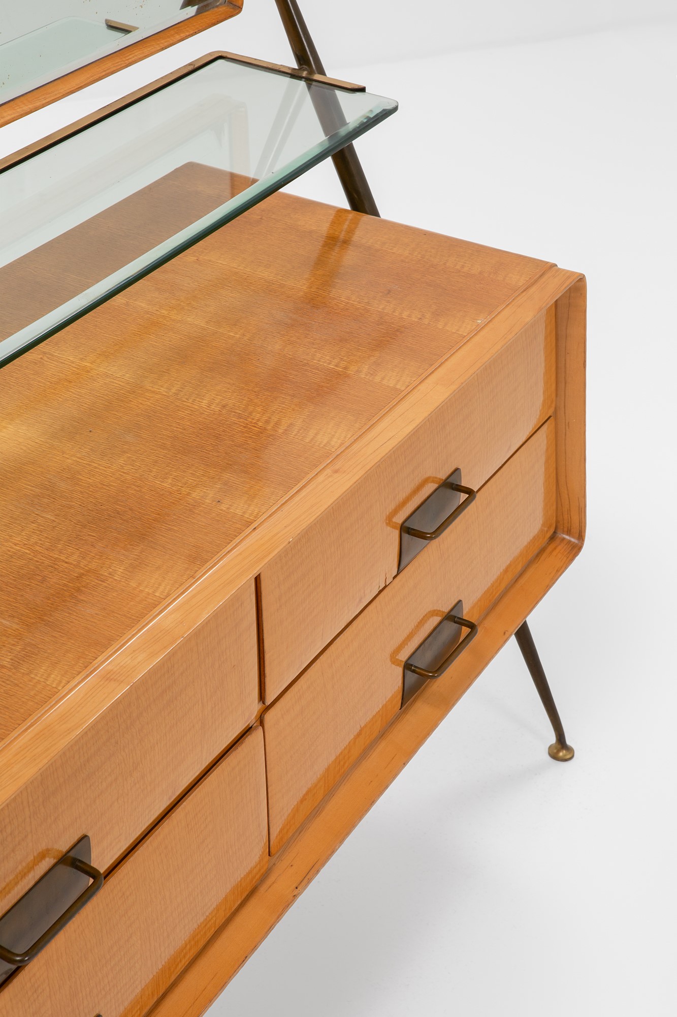 Credenza con specchiera basculante