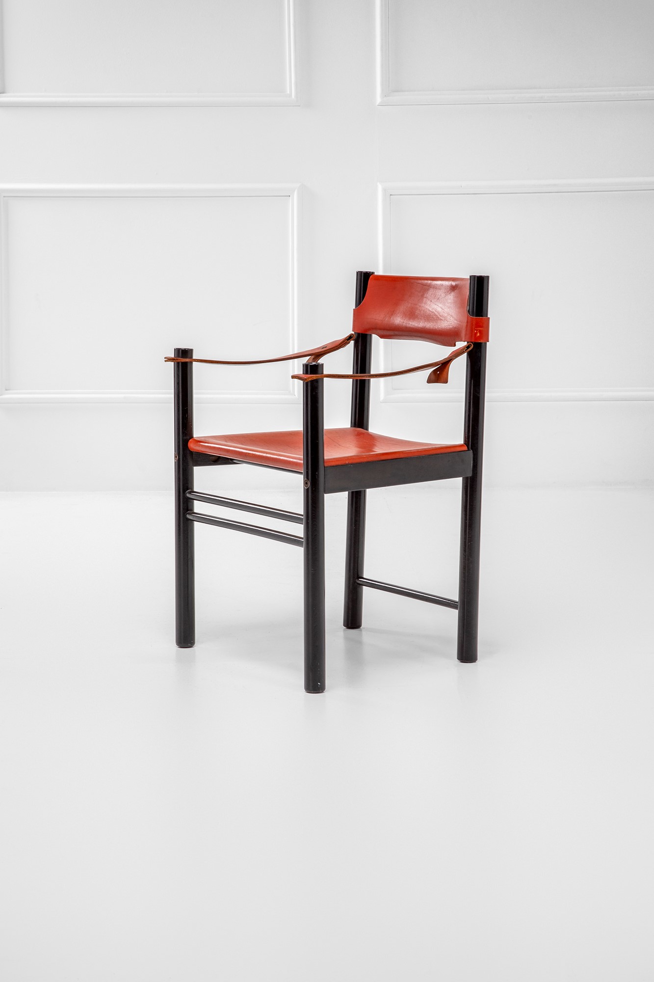 Quattro sedie e due poltrone