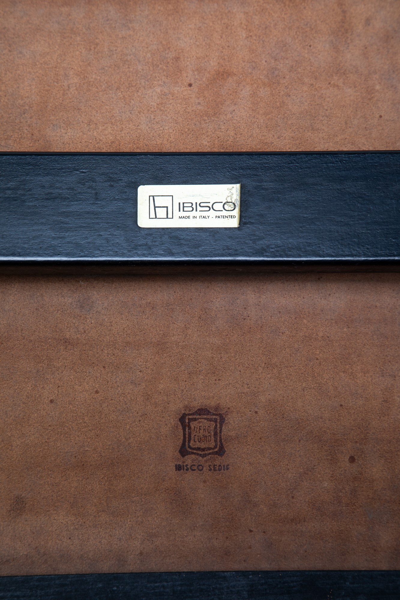 Quattro sedie e due poltrone