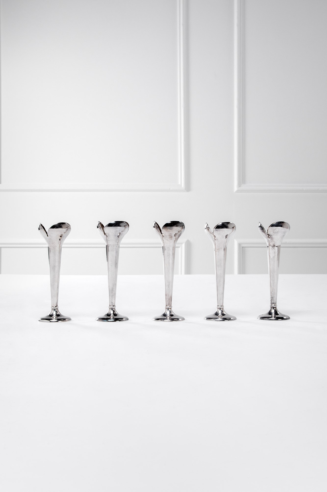 Cinque vasi monofiore