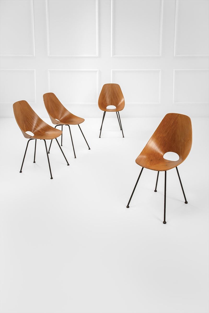 Quattro sedie mod. 101 della serie Medea