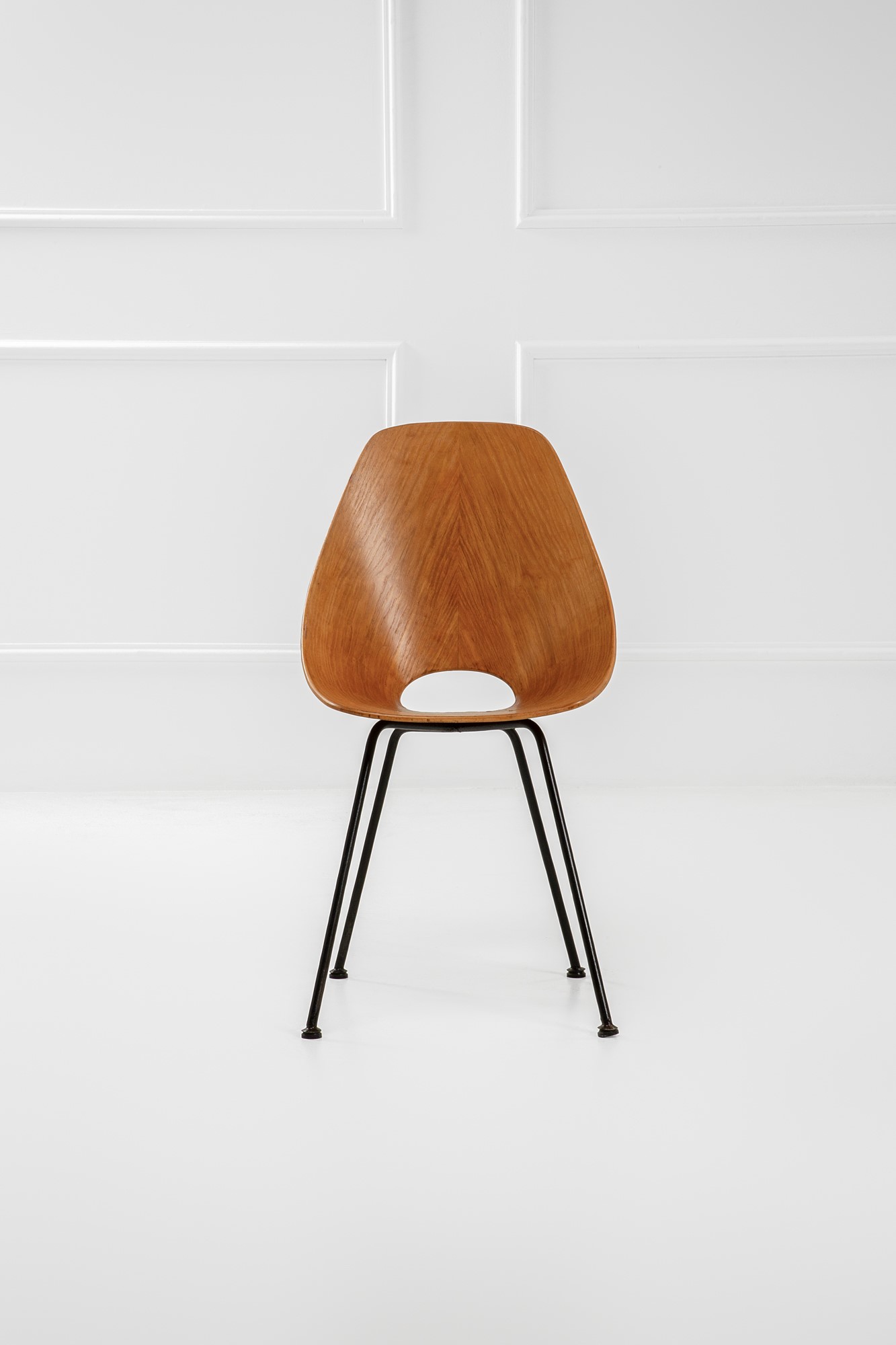 Quattro sedie mod. 101 della serie Medea