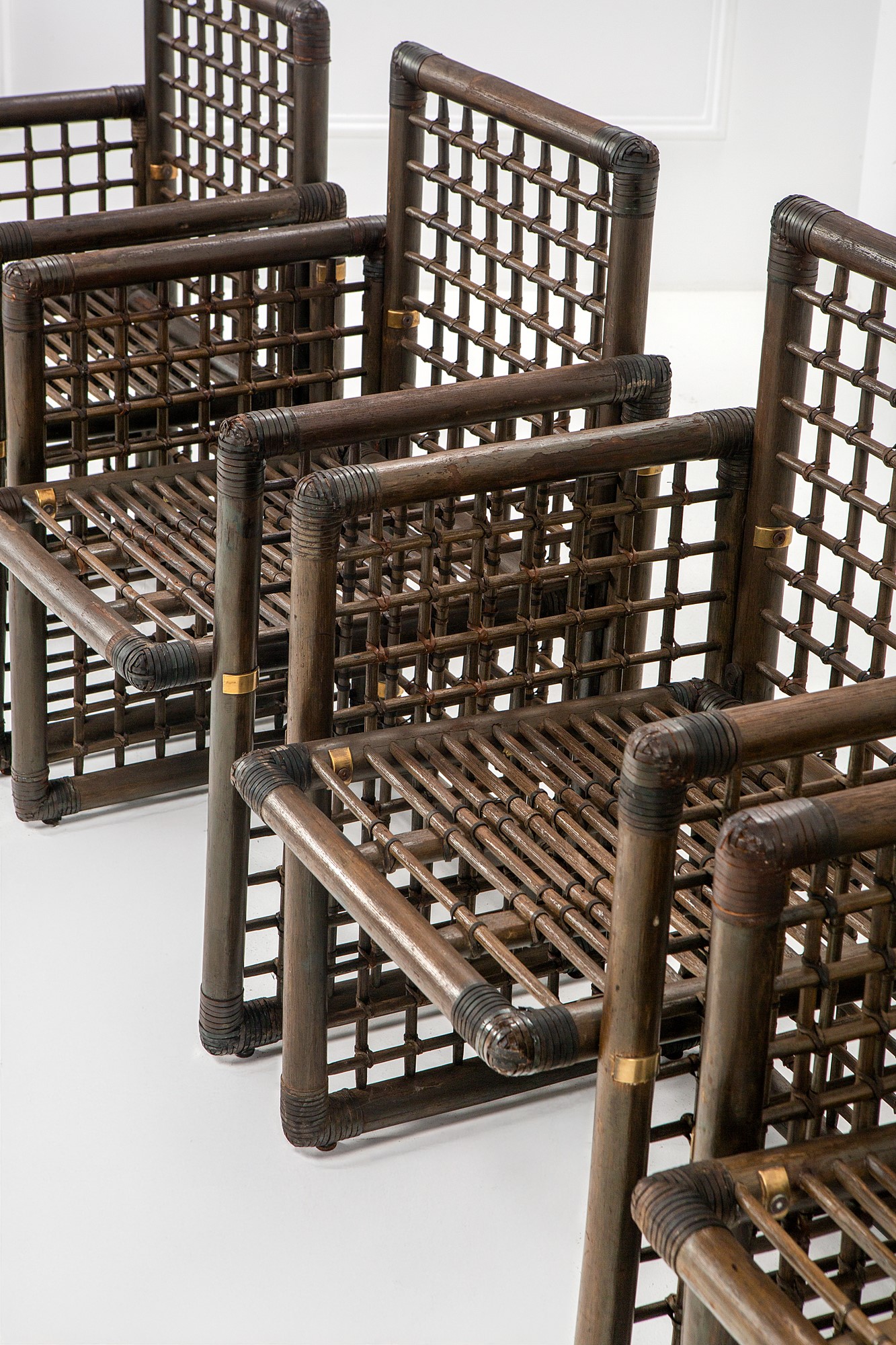 Dieci poltrone della serie Basilan I