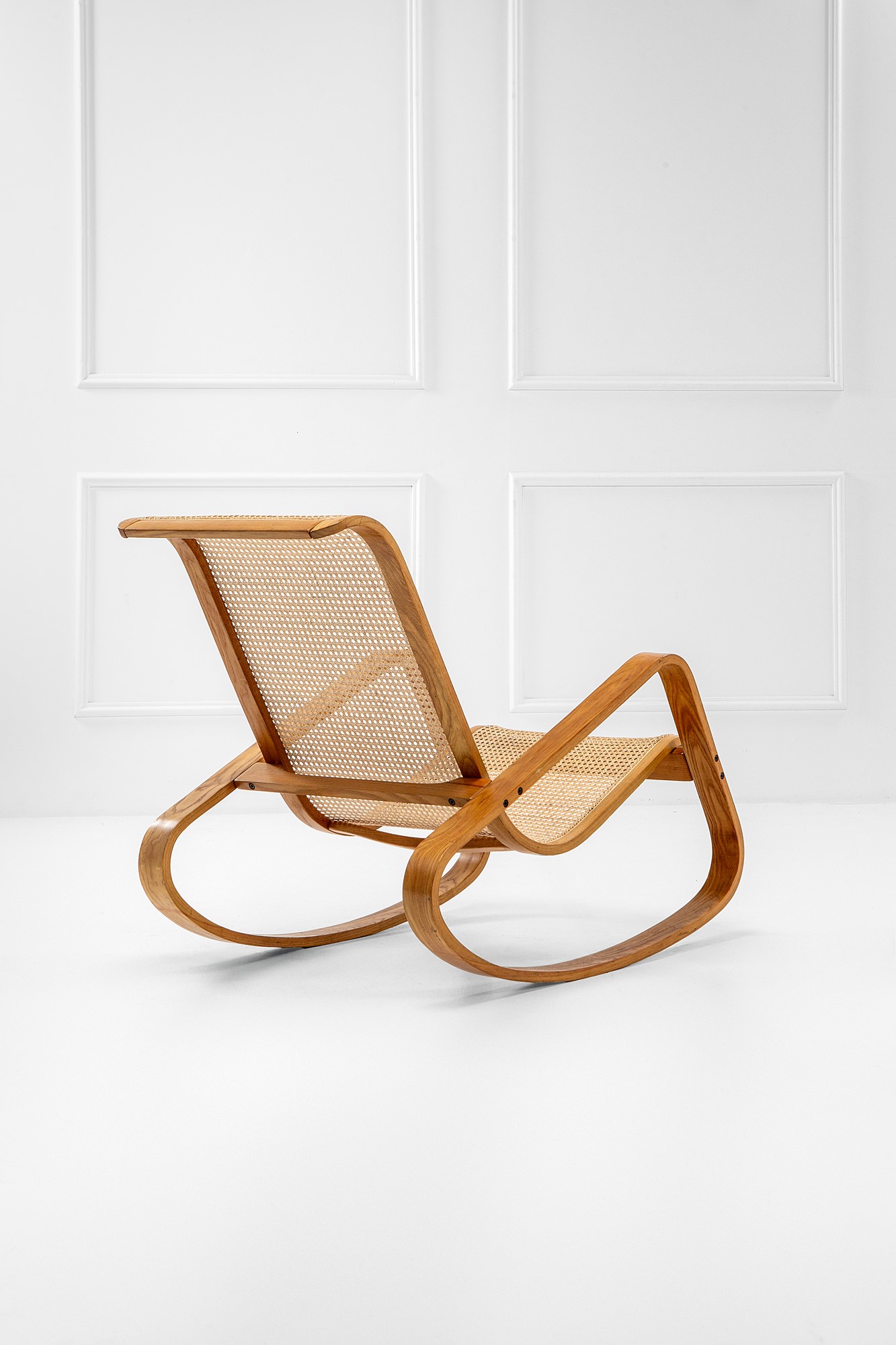 Dondolo nello stile razionalista