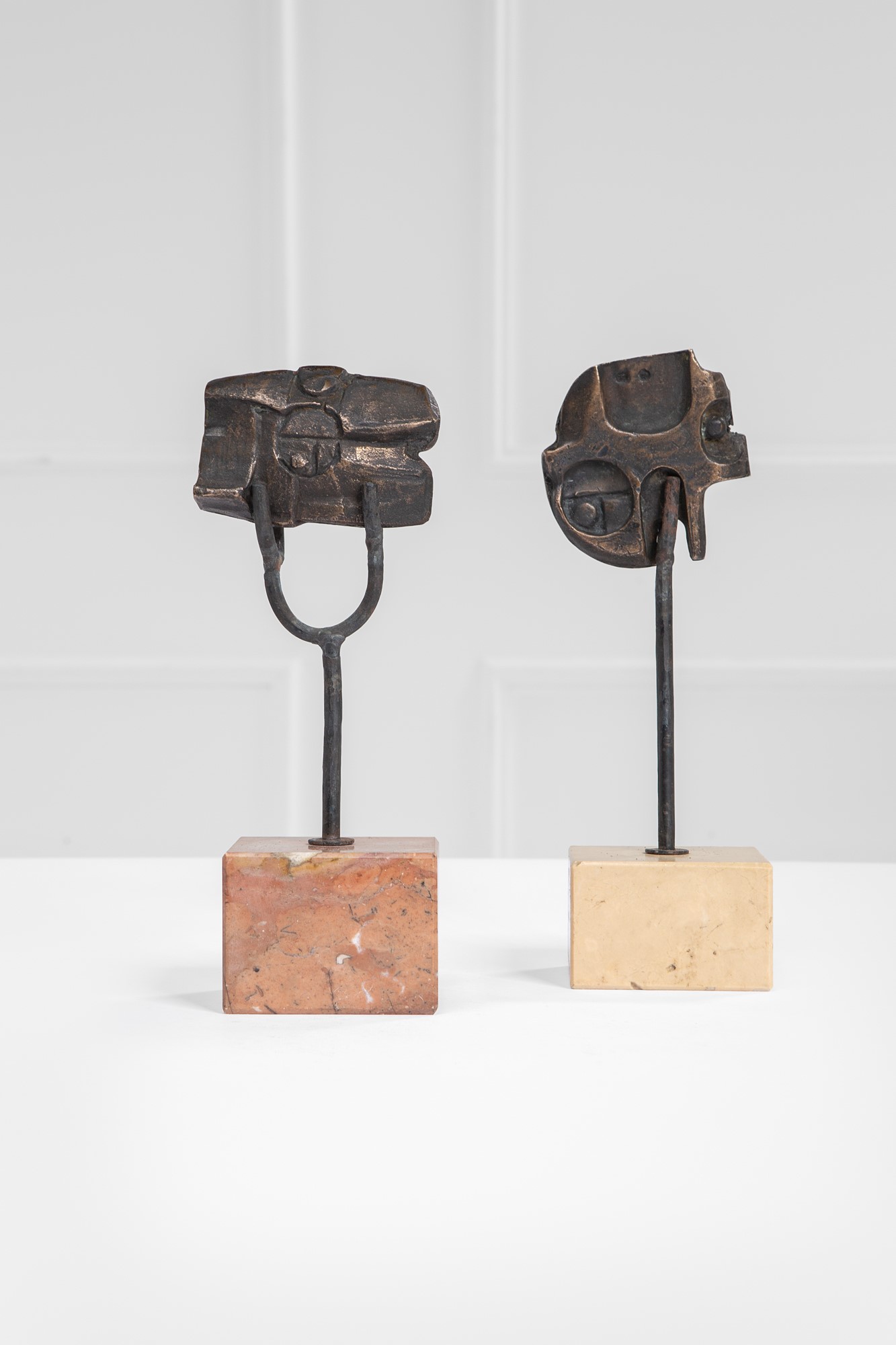 Due piccole sculture