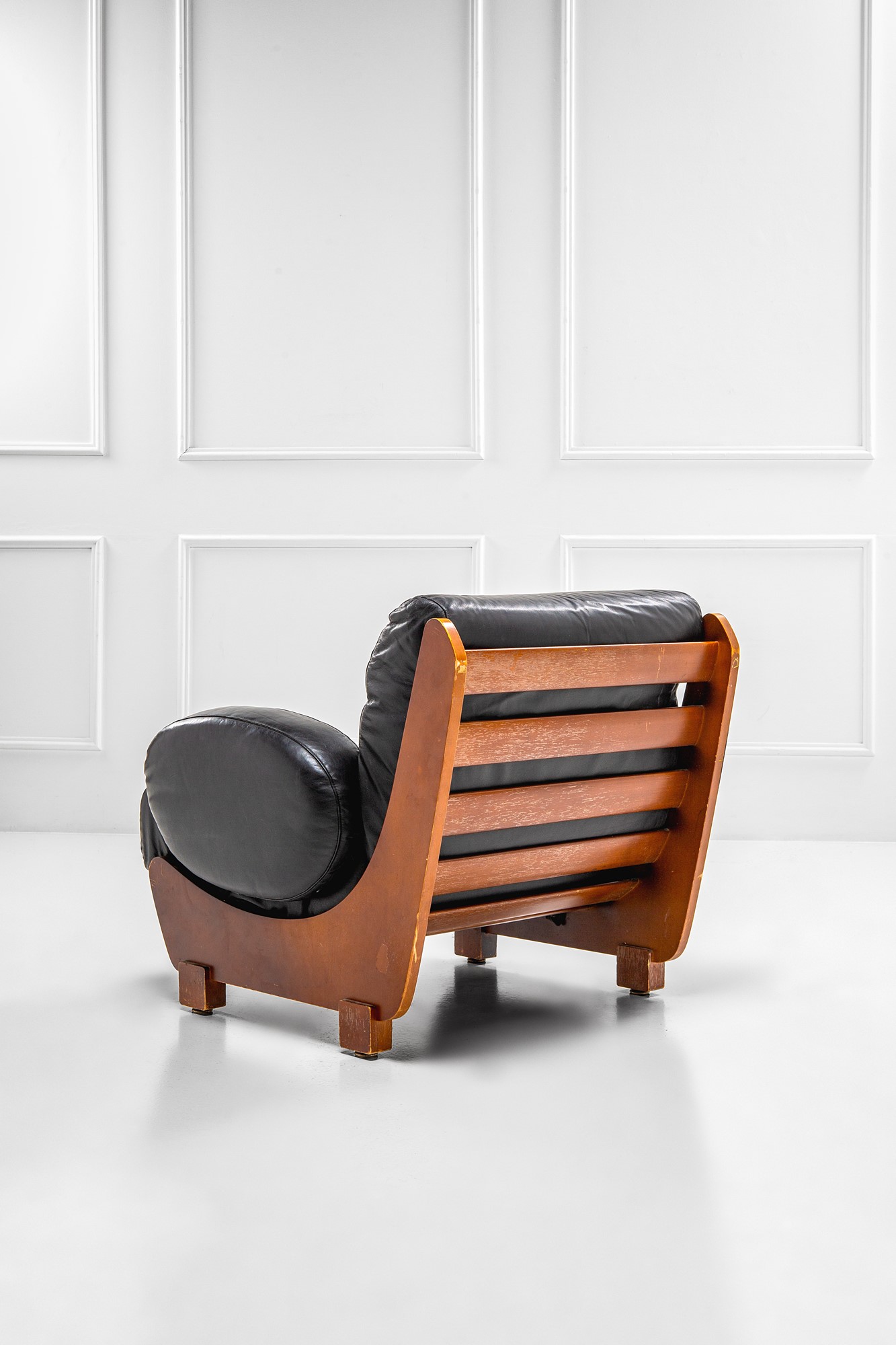 Salotto composto da un divano e due poltrone