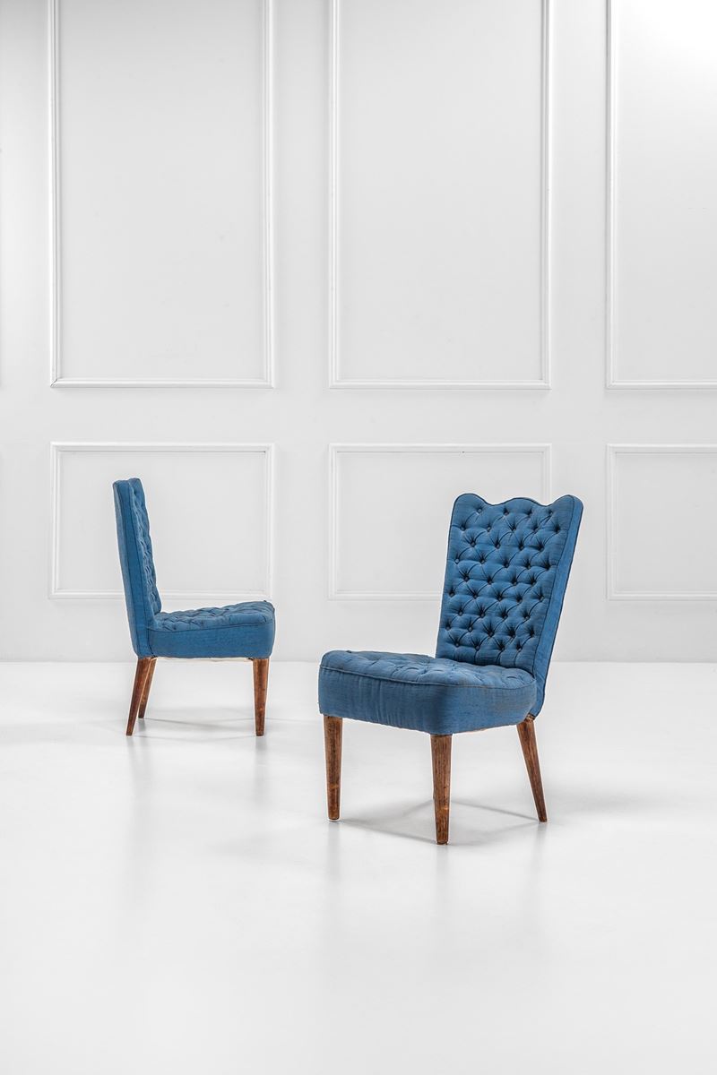 Due sedie con schienale sagomato