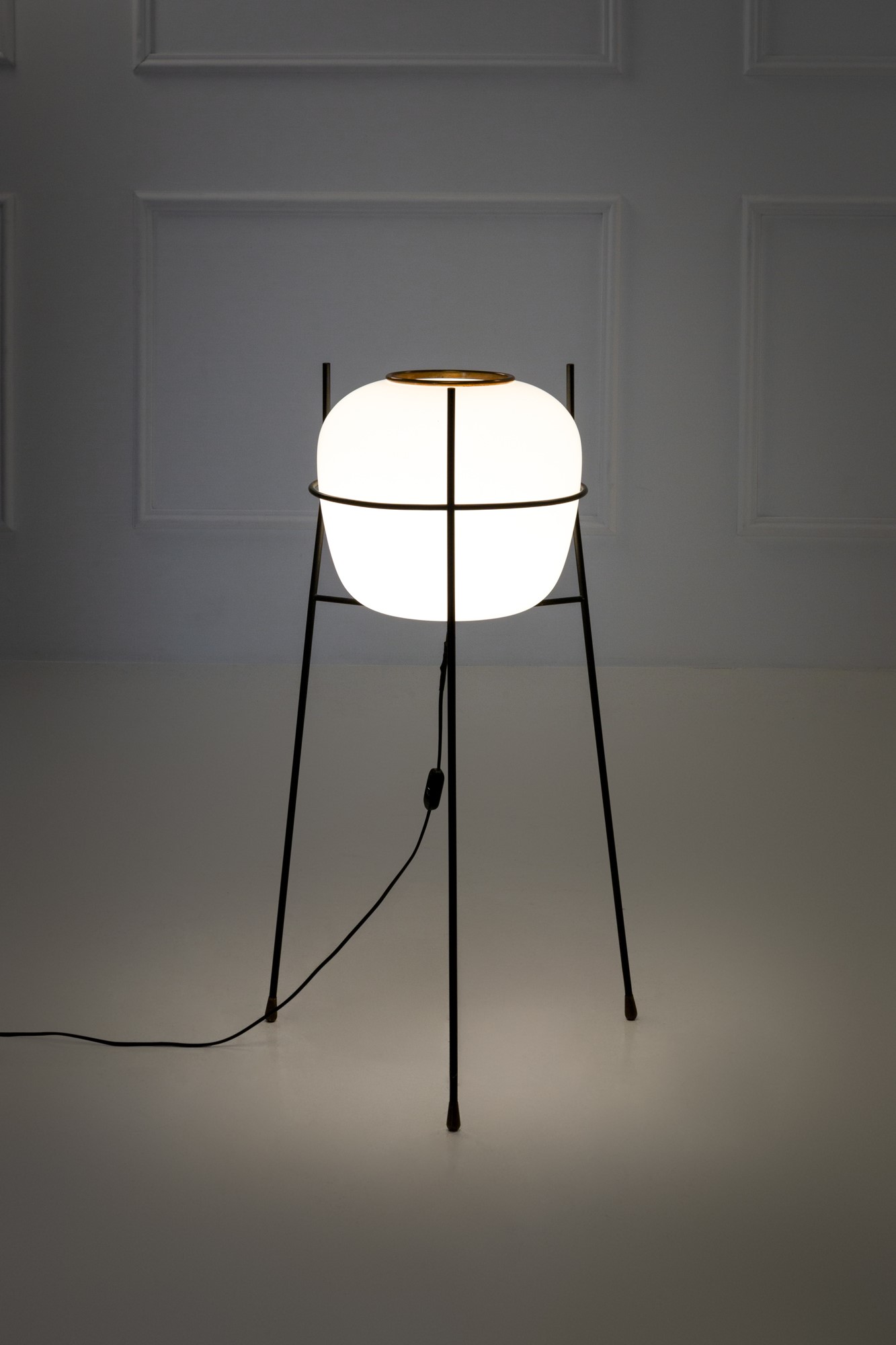 Lampada da terra a tre piedi