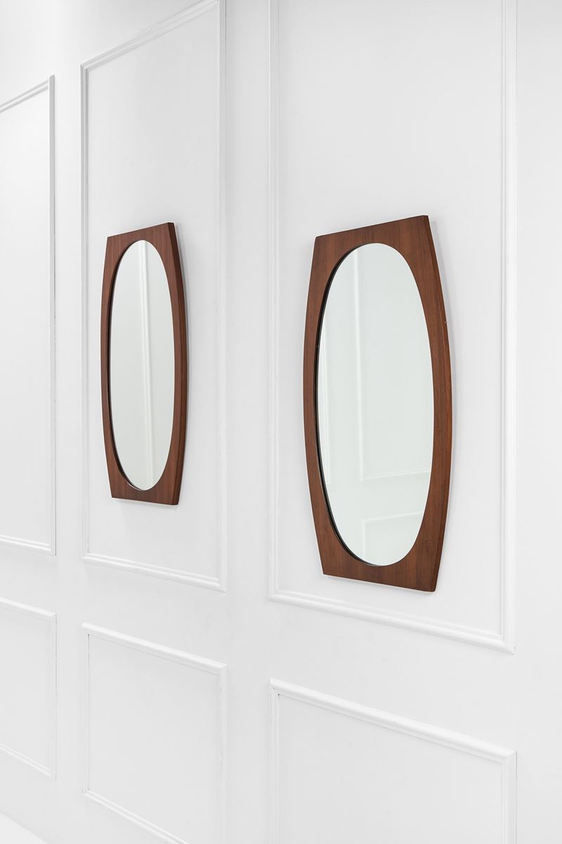 Due specchi da parete sagomati