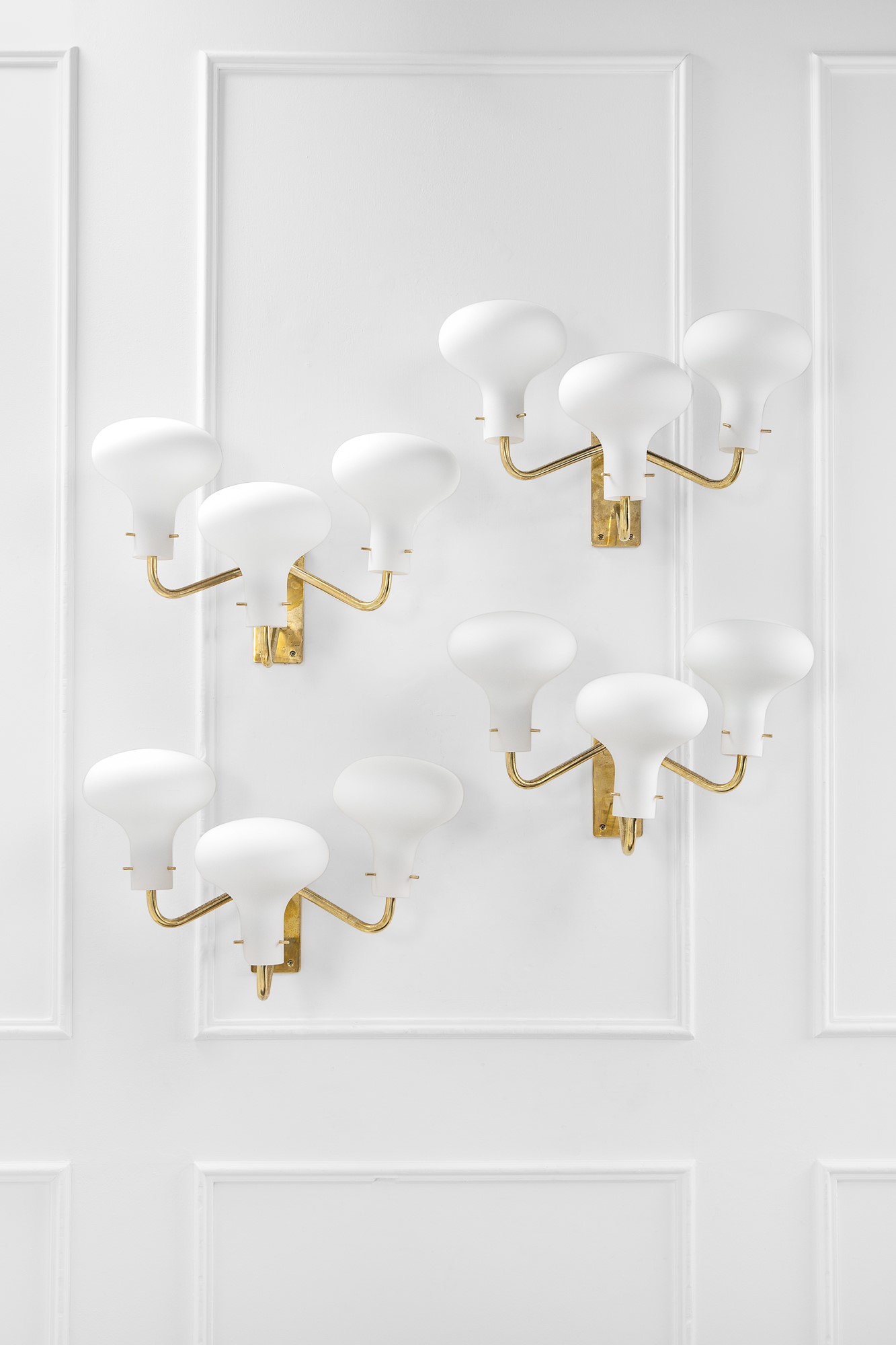 Quattro lampade da parete a tre luci della serie Lp 12