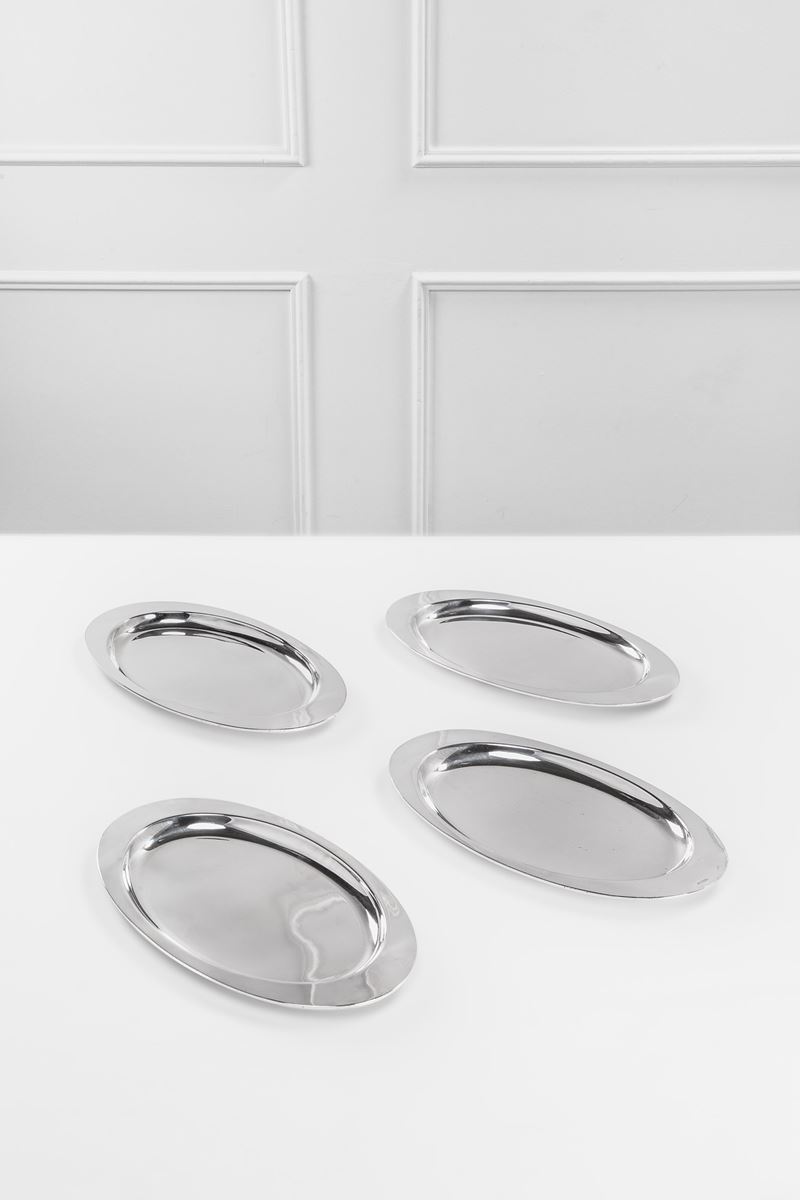 Set di quattro vassoi da portata