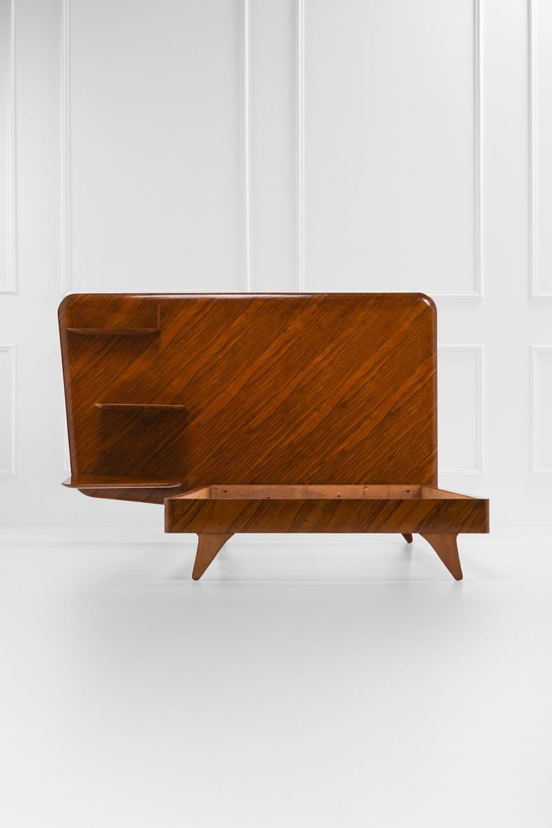 Letto ad una piazza con parete attrezzata