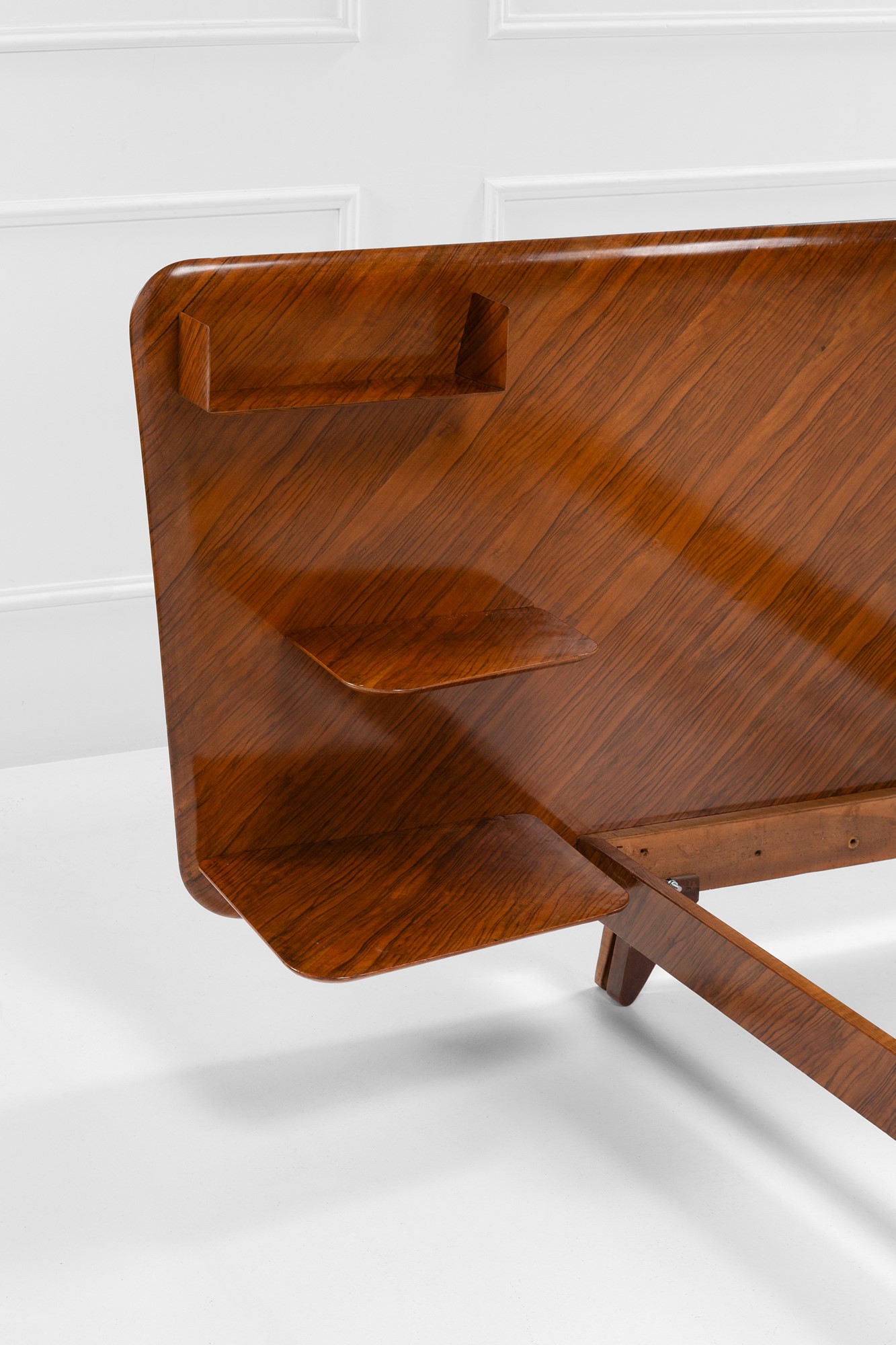 Letto ad una piazza con parete attrezzata